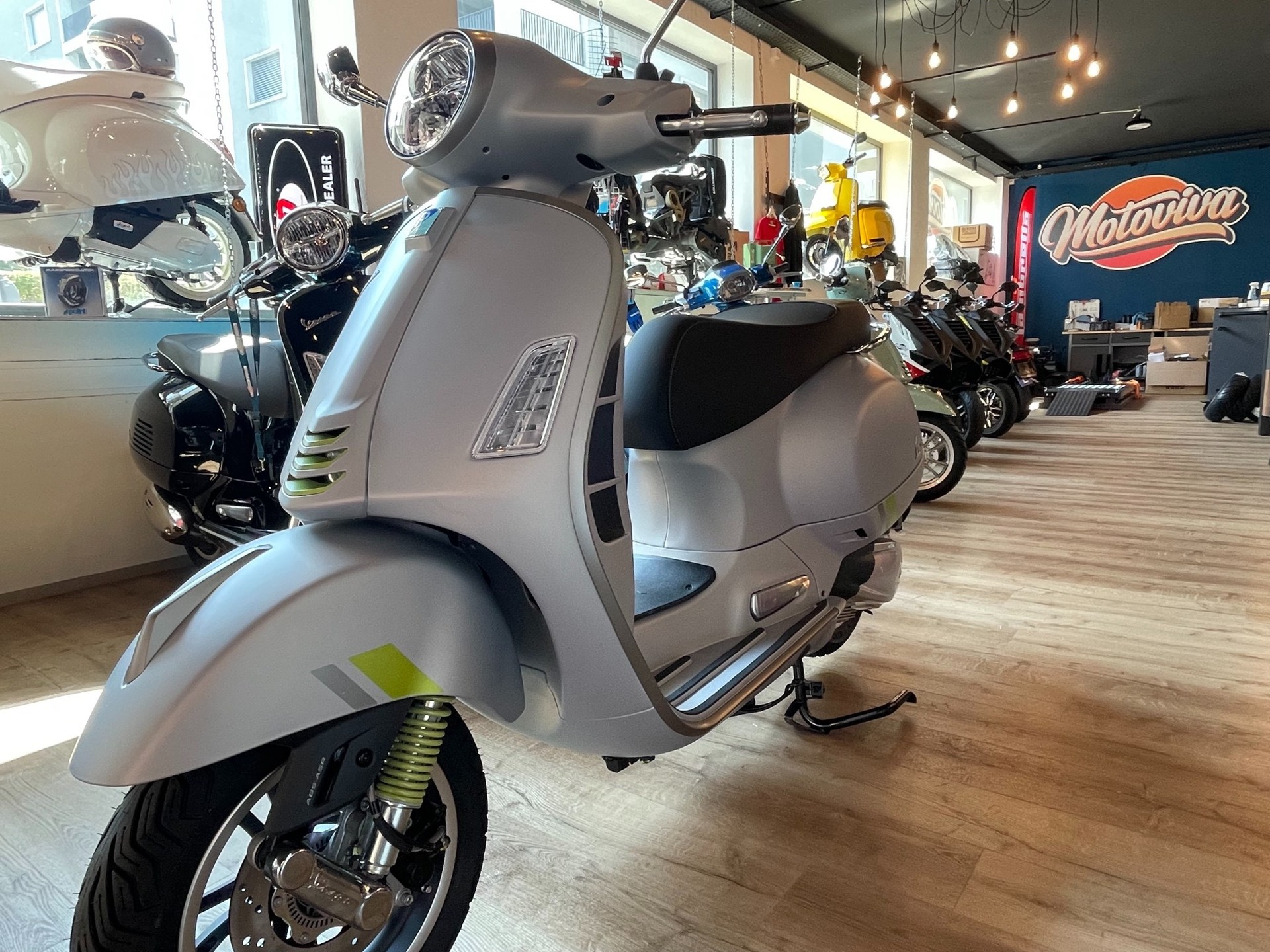 PIAGGIO Vespa GTS 300 Super Tech ABS-showroom-element-3
