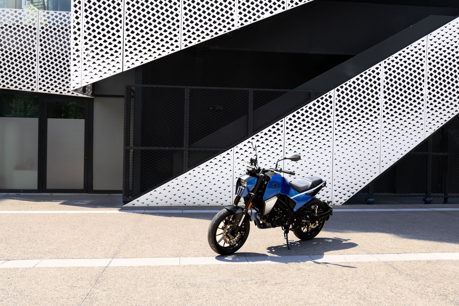 PEUGEOT PM-01-showroom-element-3