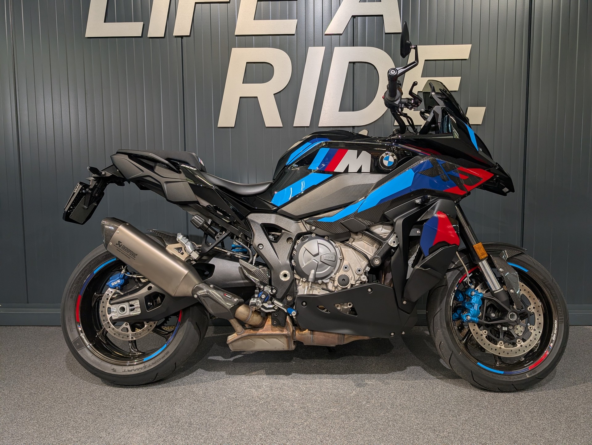 BMW M 1000 XR