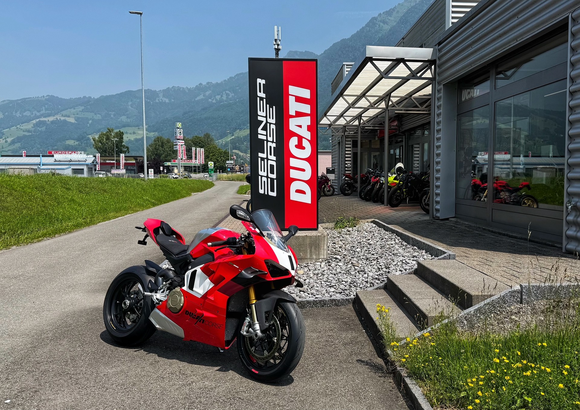DUCATI Panigale V4 R