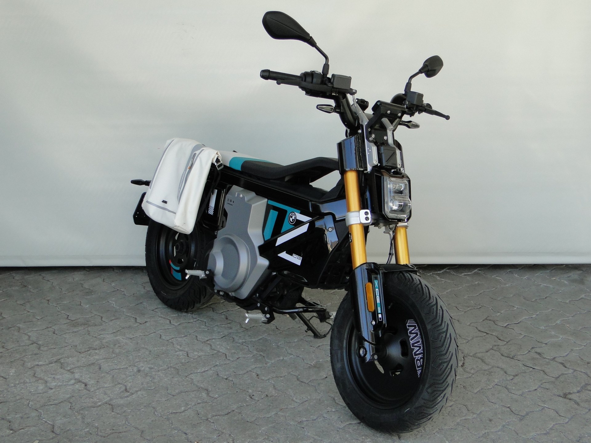 BMW CE 02 Highline Highline-showroom-element-1