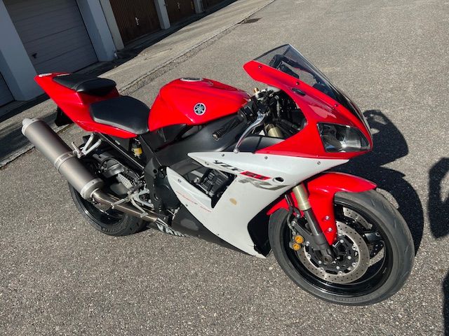 YAMAHA YZF-R1-image-2