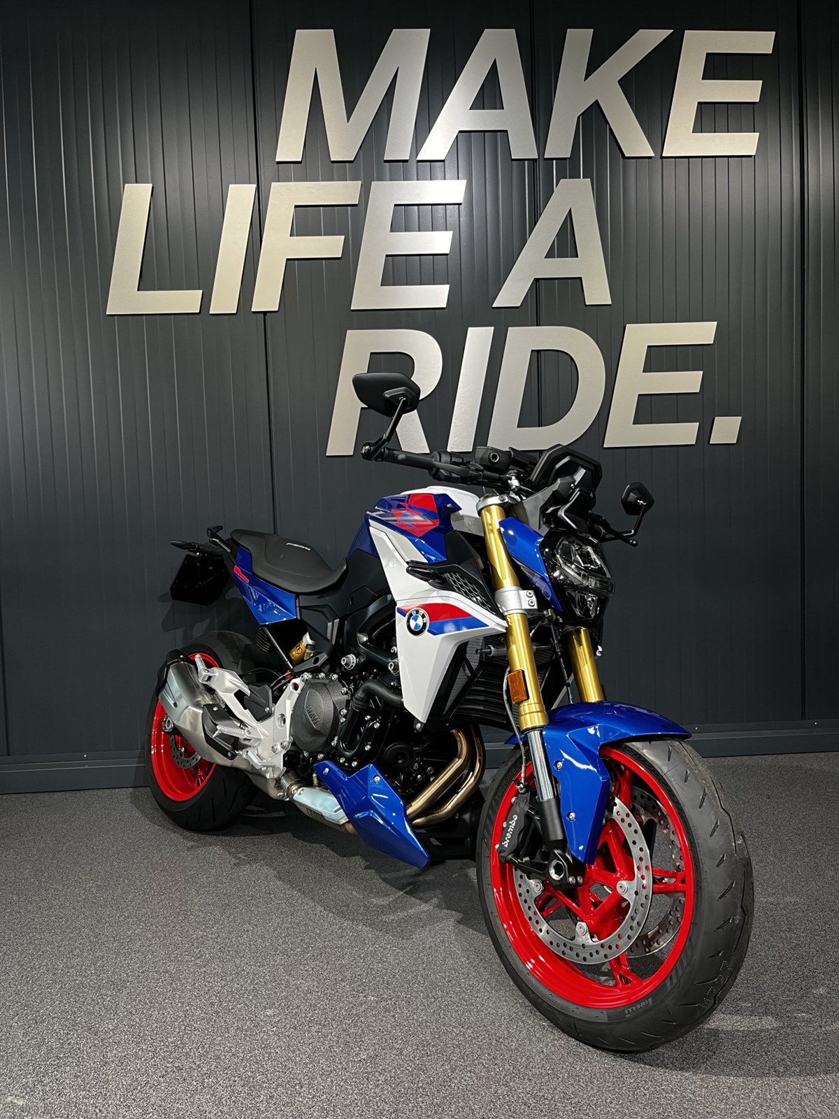 BMW F 900 R Sport-showroom-element-1