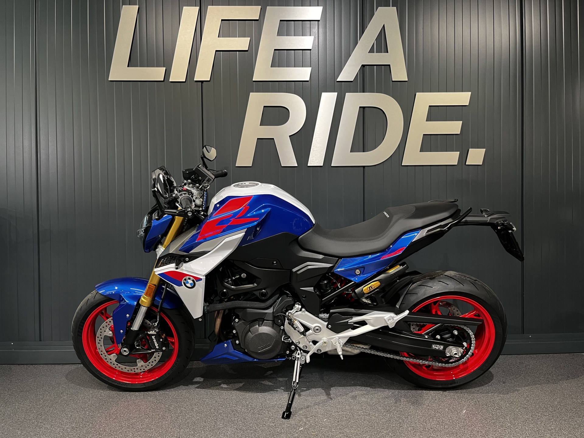 BMW F 900 R Sport-showroom-element-2