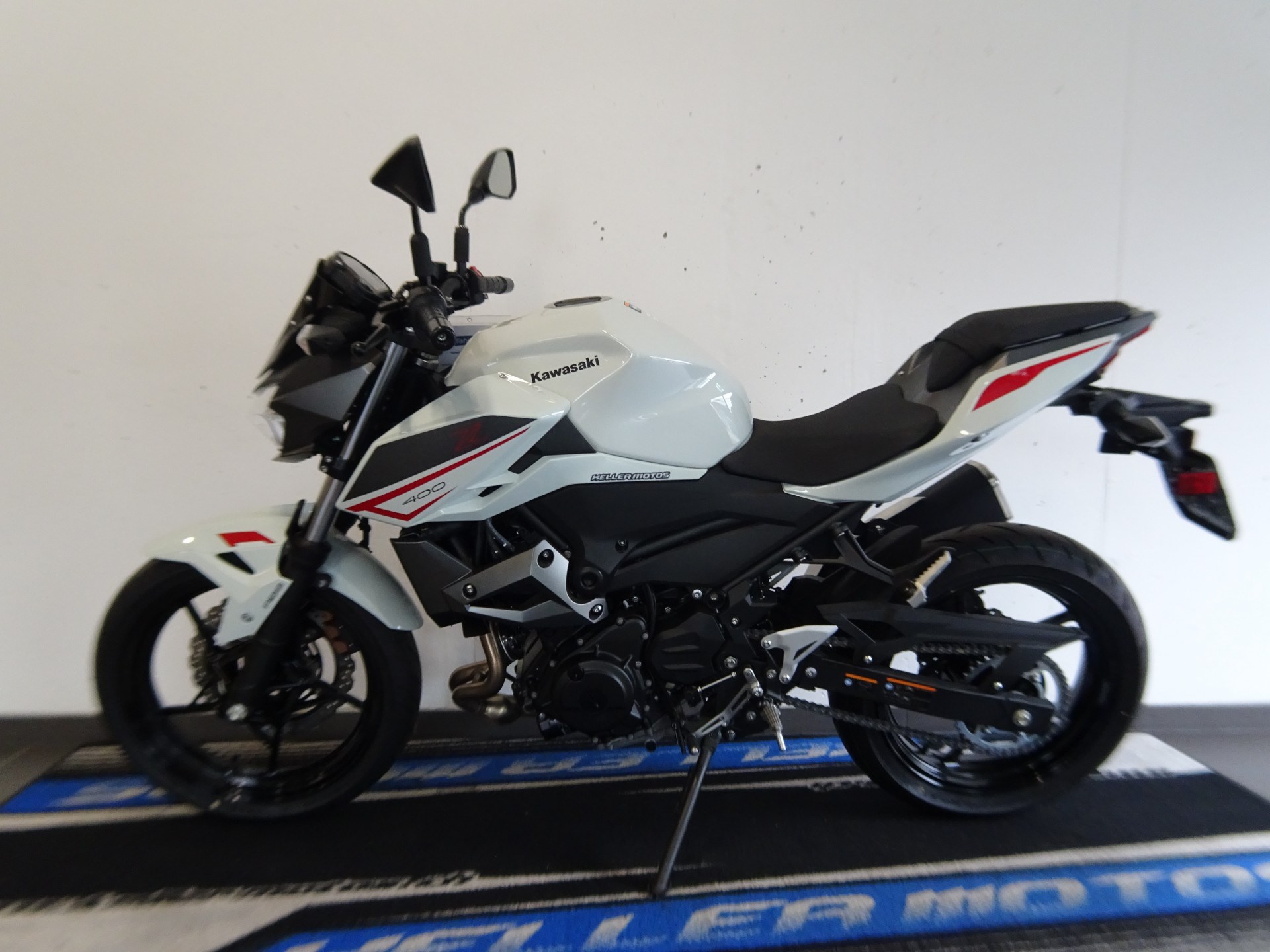 KAWASAKI Z 400-showroom-element-1