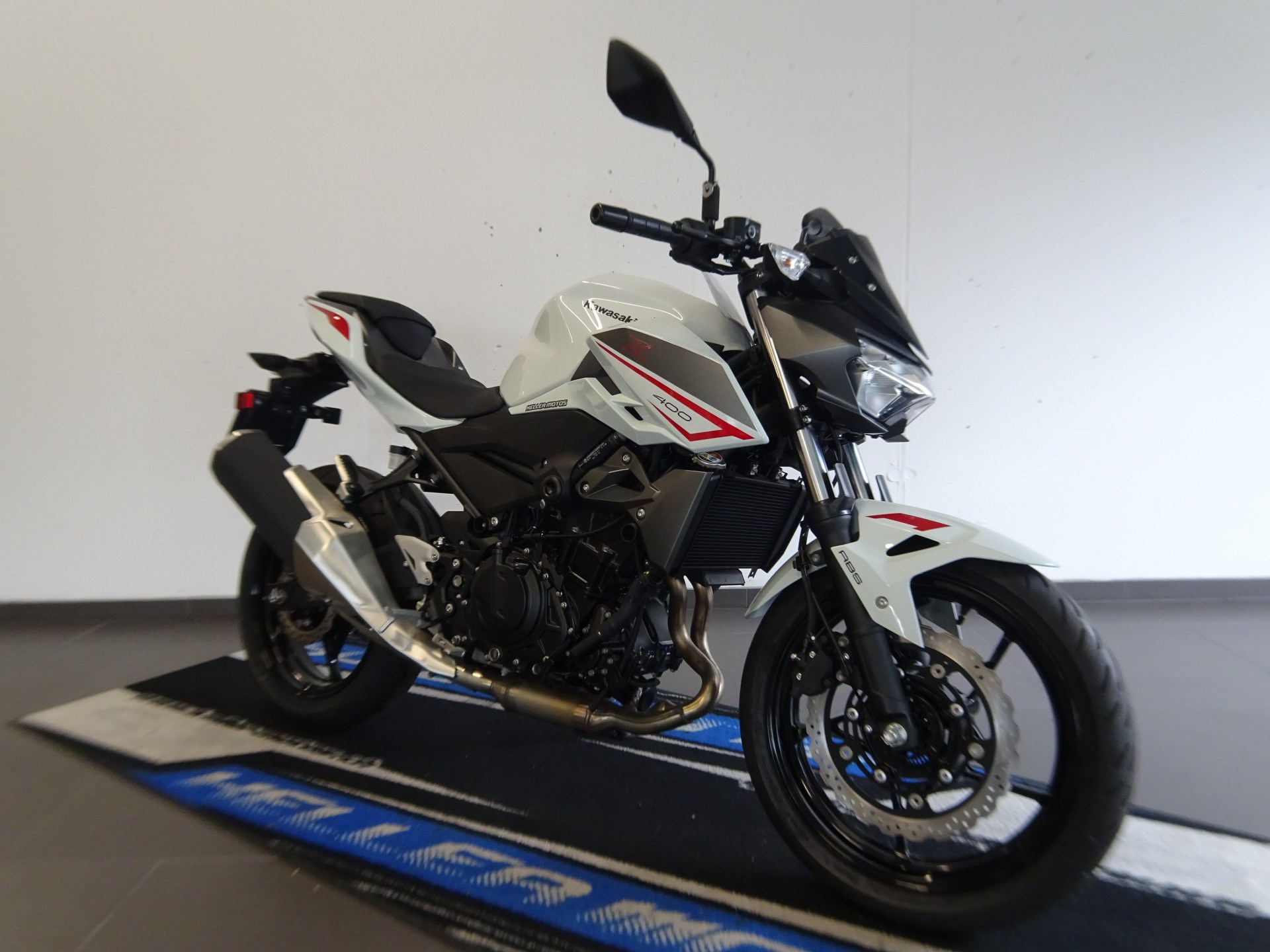 KAWASAKI Z 400-showroom-element-2