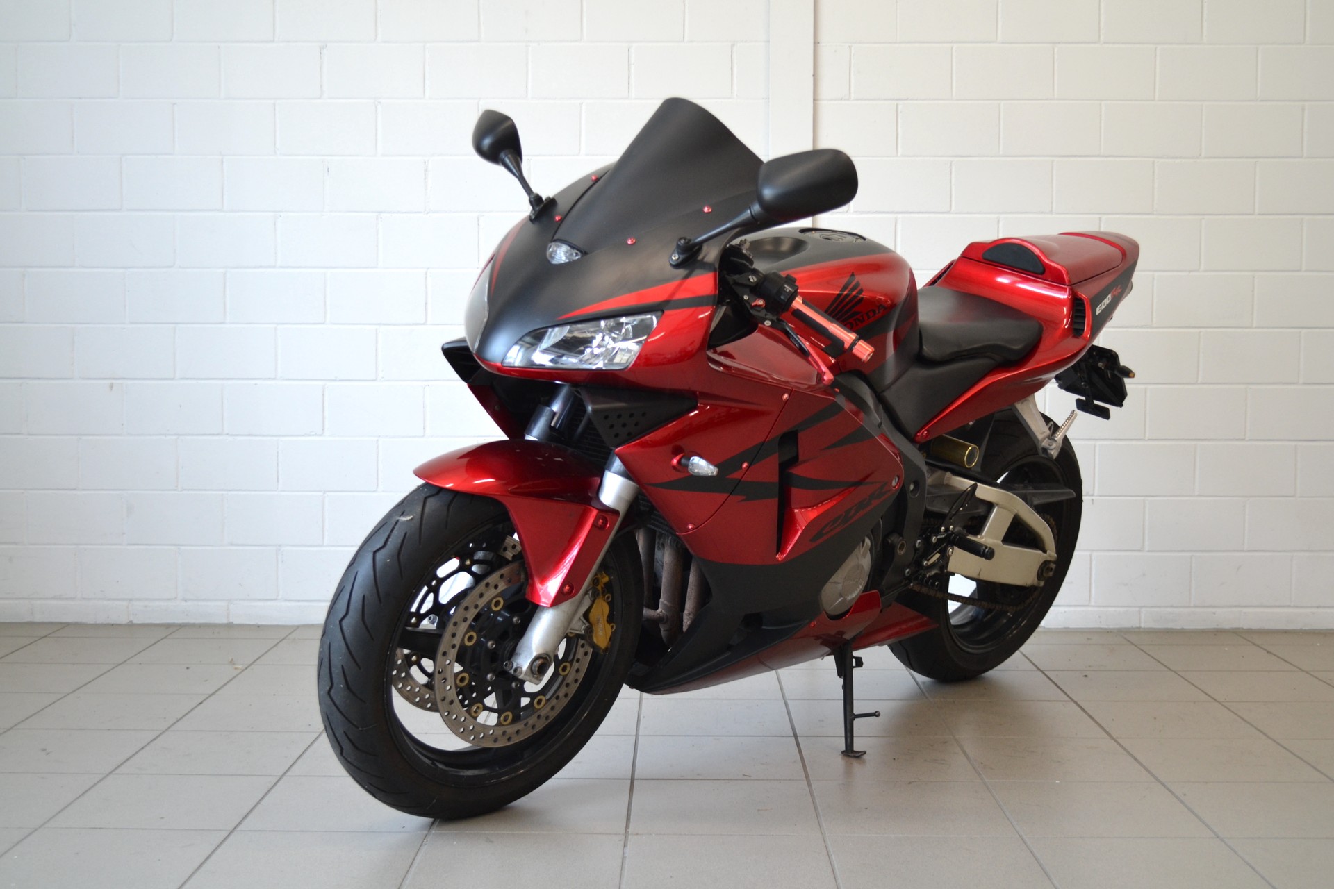 HONDA CBR 600 RR (25kW)-showroom-element-1