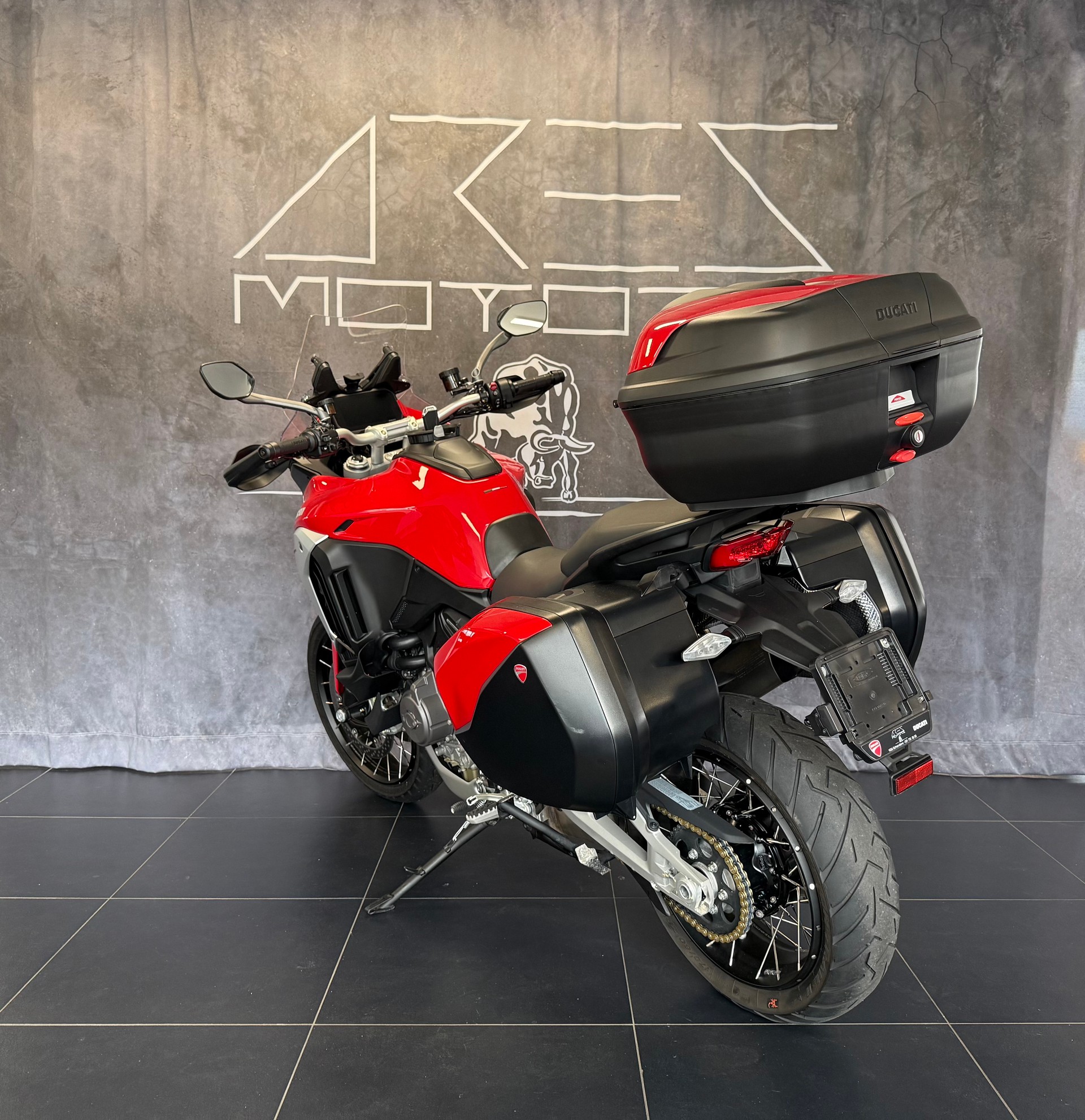DUCATI Multistrada V4 S Travel & Radar-showroom-element-3