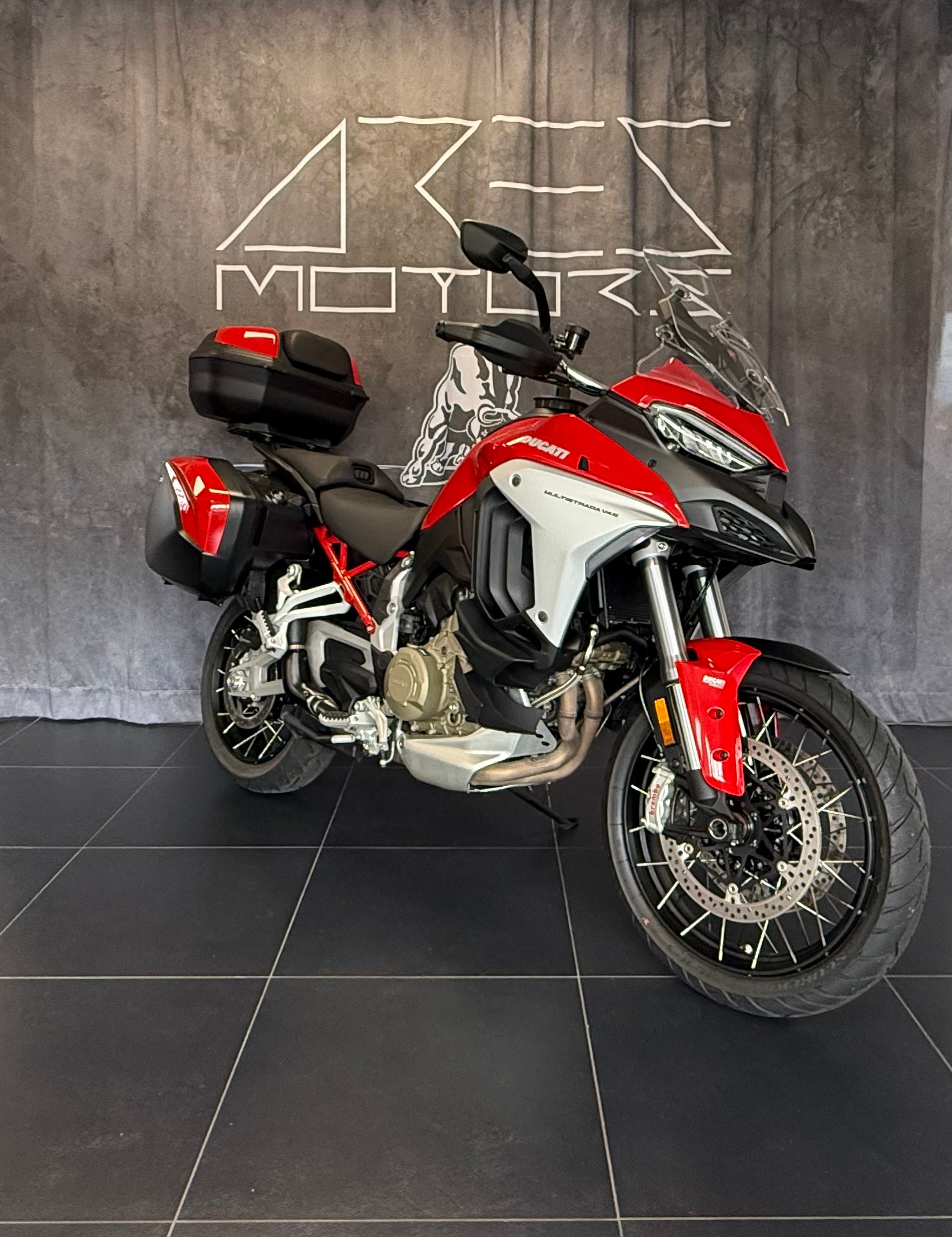 DUCATI Multistrada V4 S Travel & Radar-showroom-element-1