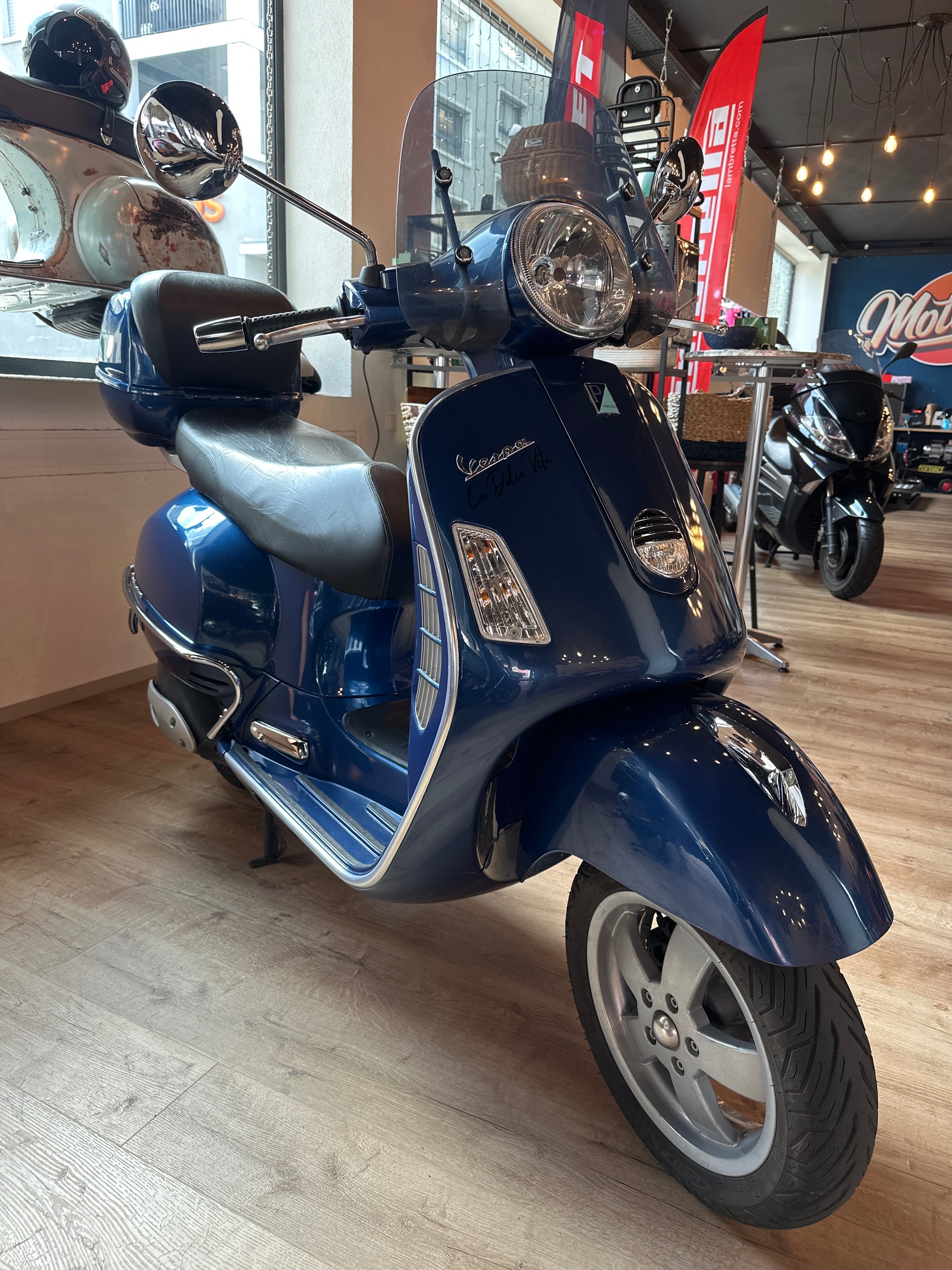 PIAGGIO Vespa 125 GT-showroom-element-1