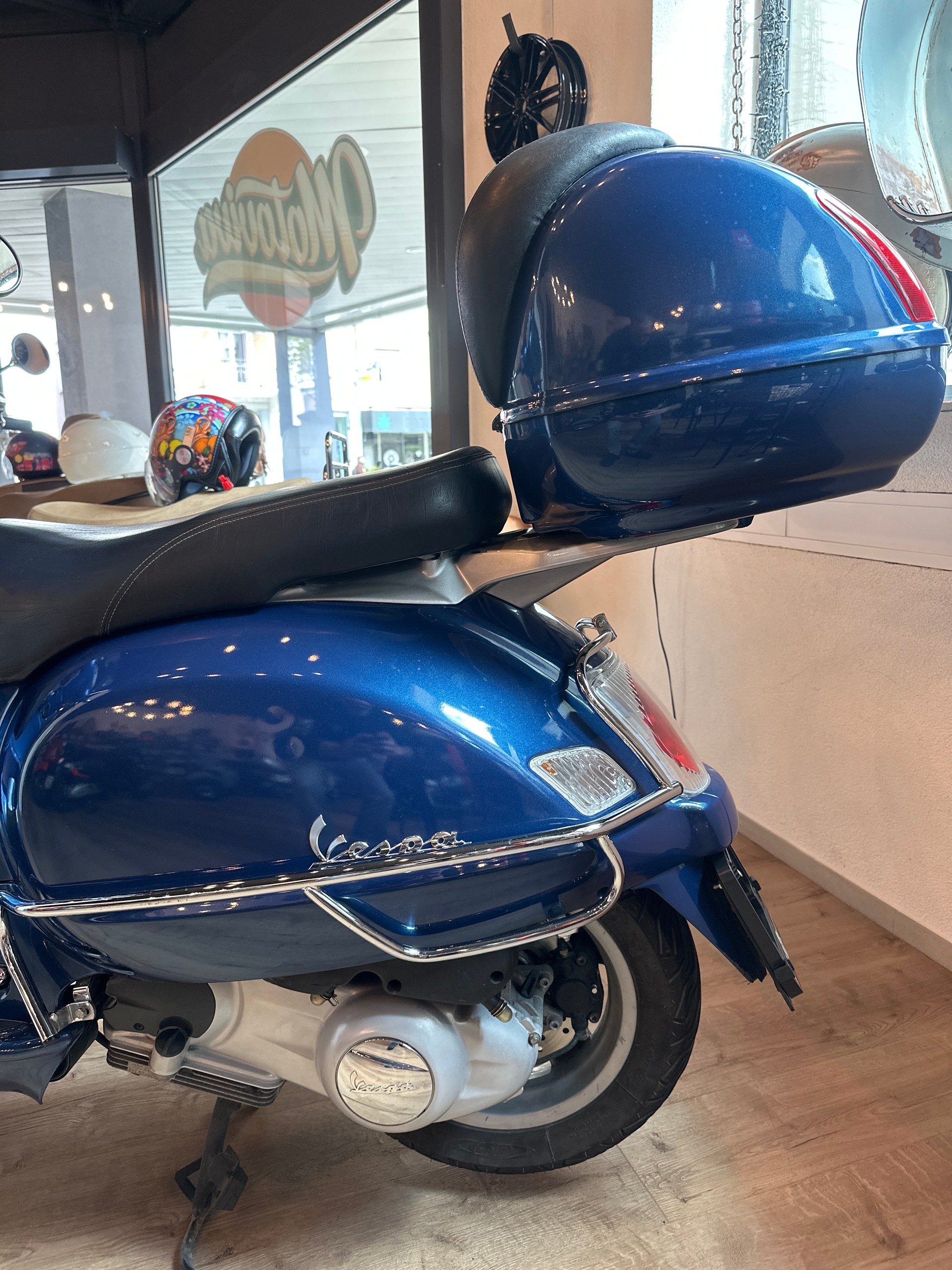 PIAGGIO Vespa 125 GT-showroom-element-2