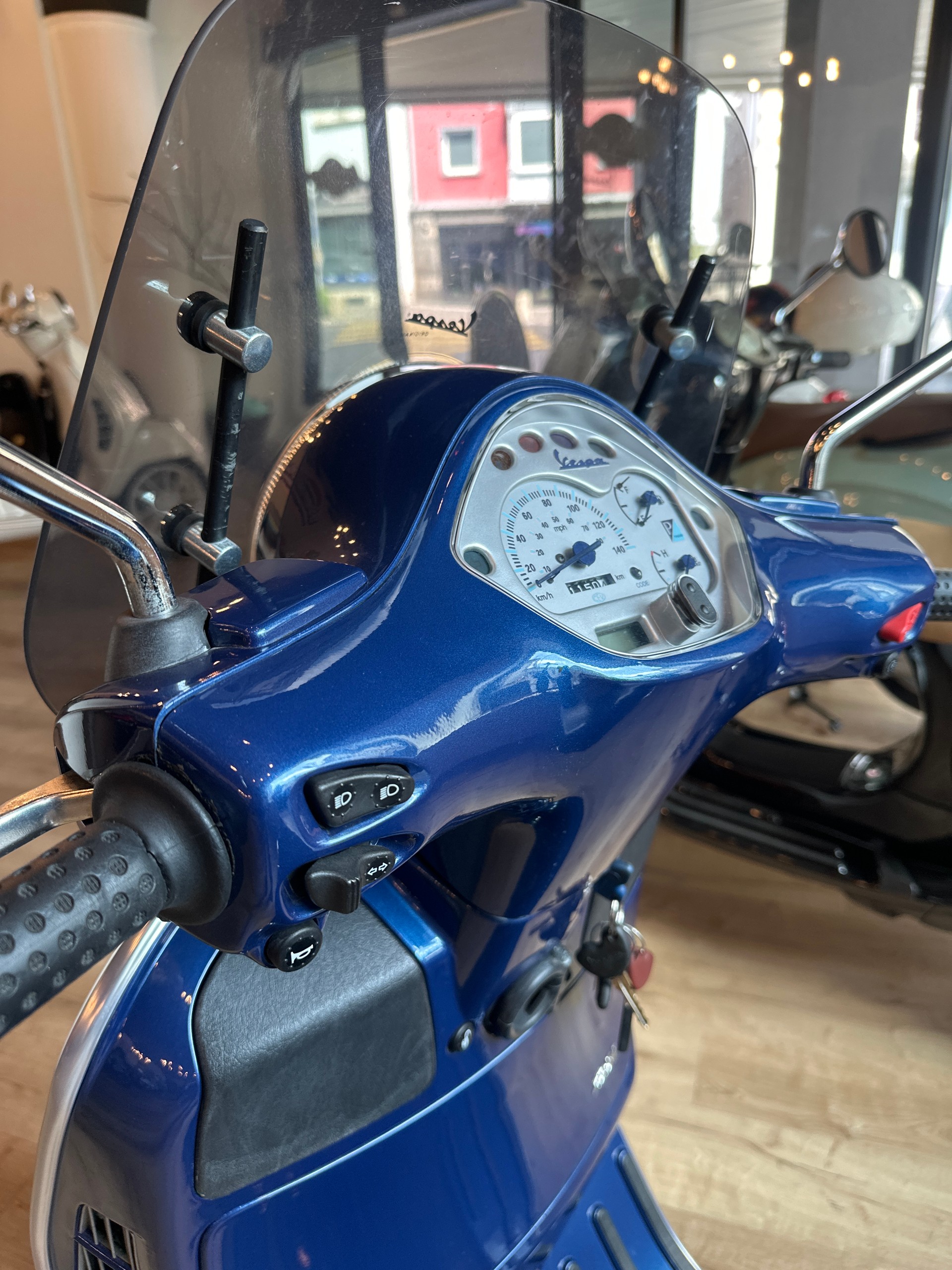 PIAGGIO Vespa 125 GT-showroom-element-3