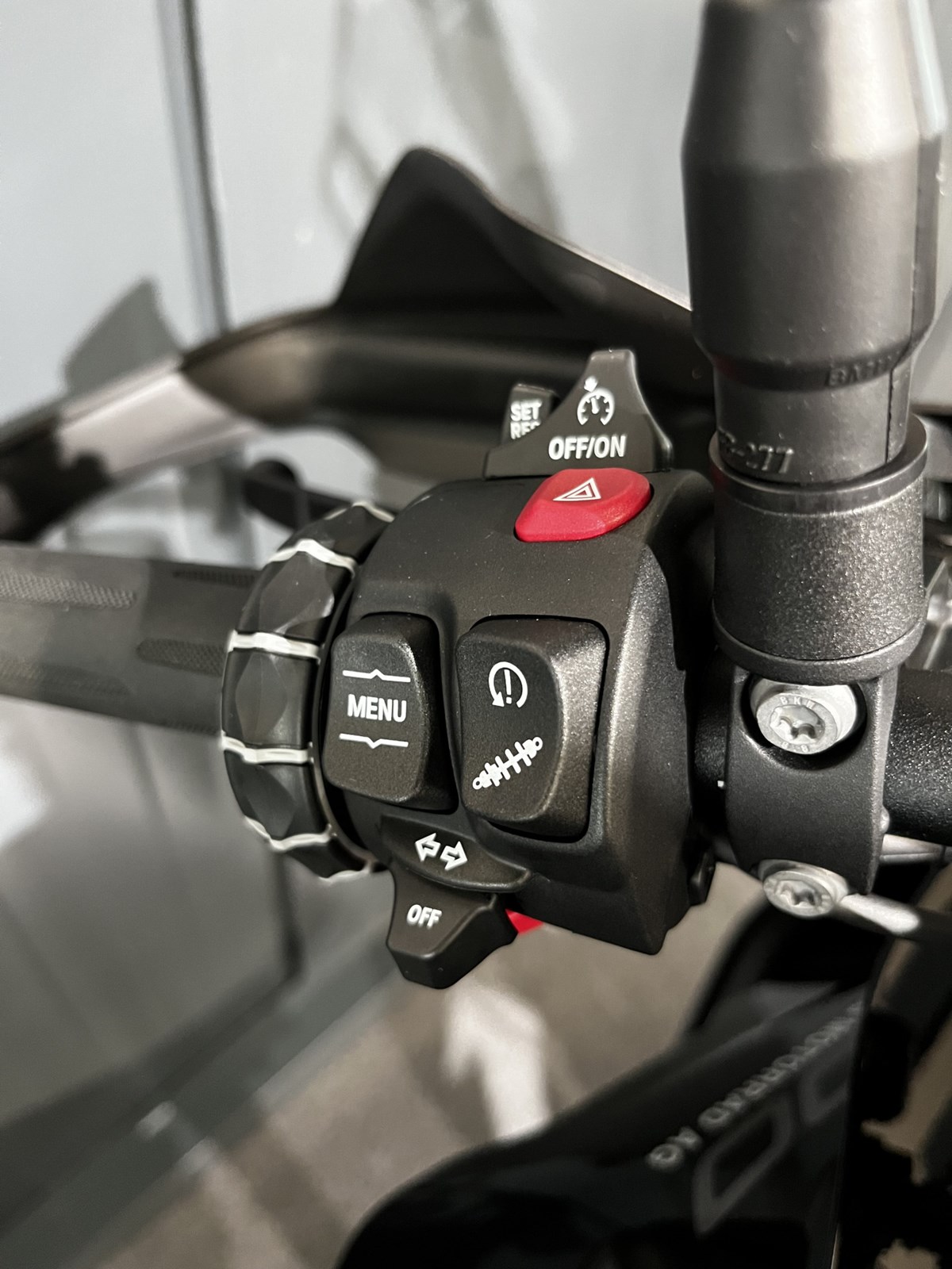 BMW F 900 XR Triple Black-showroom-element-3
