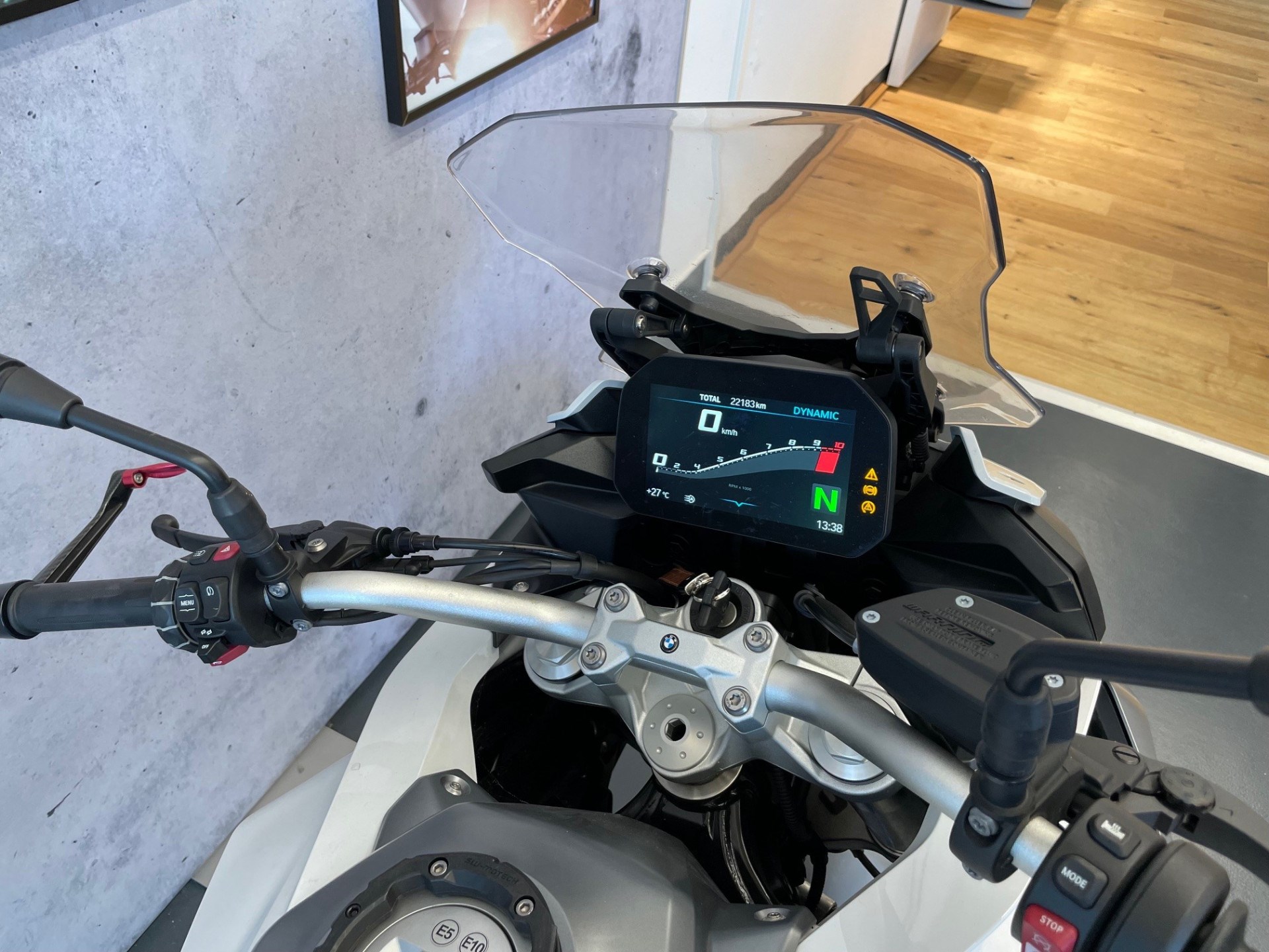 BMW F 900 XR A2-showroom-element-2