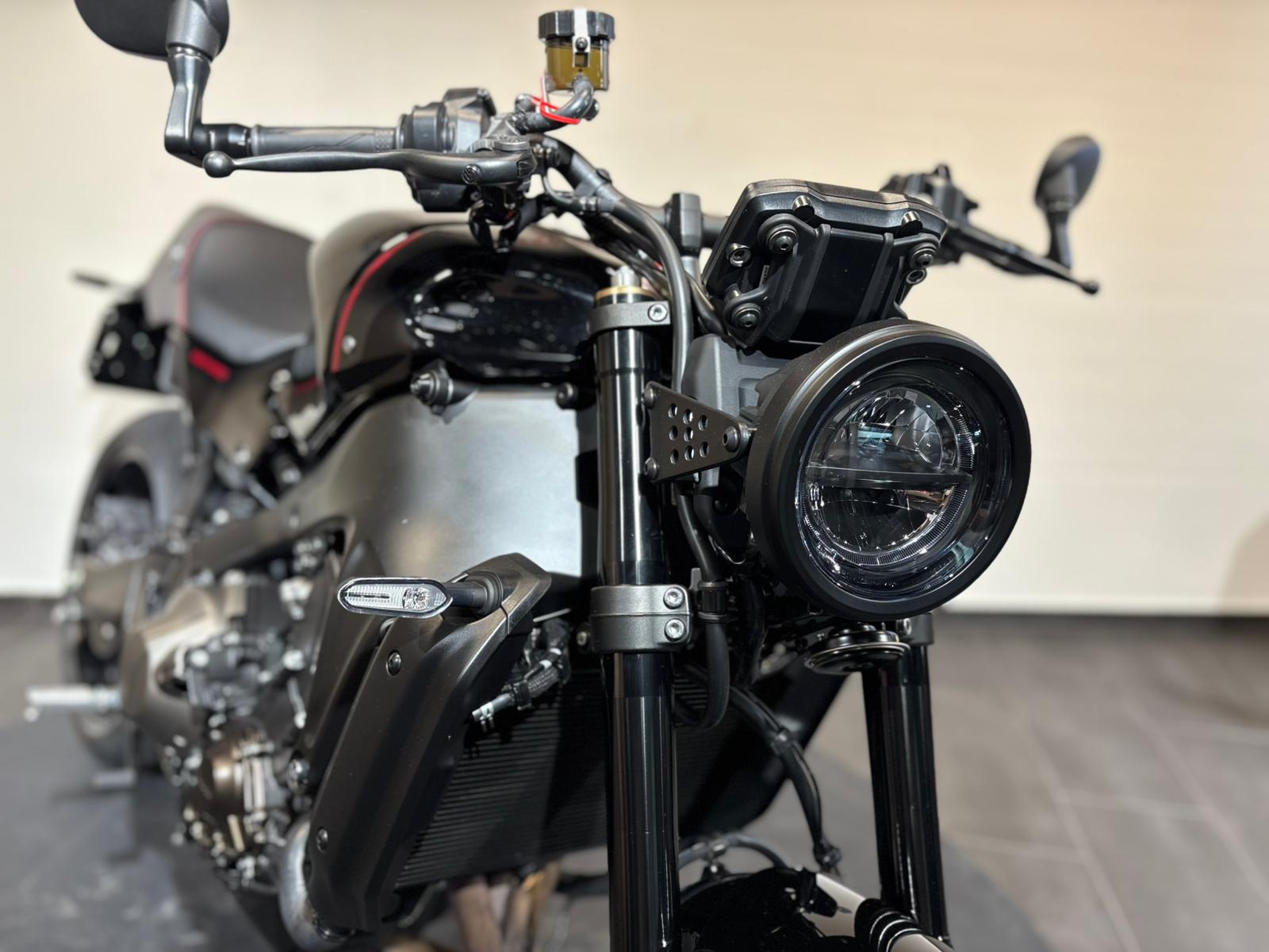 YAMAHA XSR 900-image-13