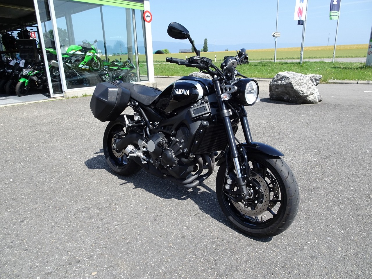 YAMAHA XSR 900-showroom-element-1