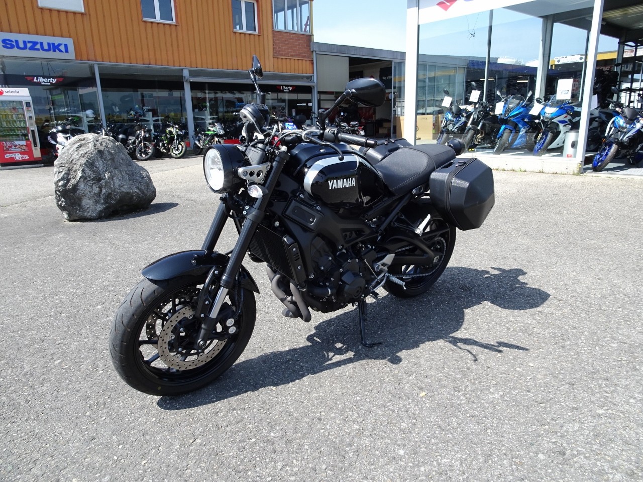 YAMAHA XSR 900-showroom-element-3