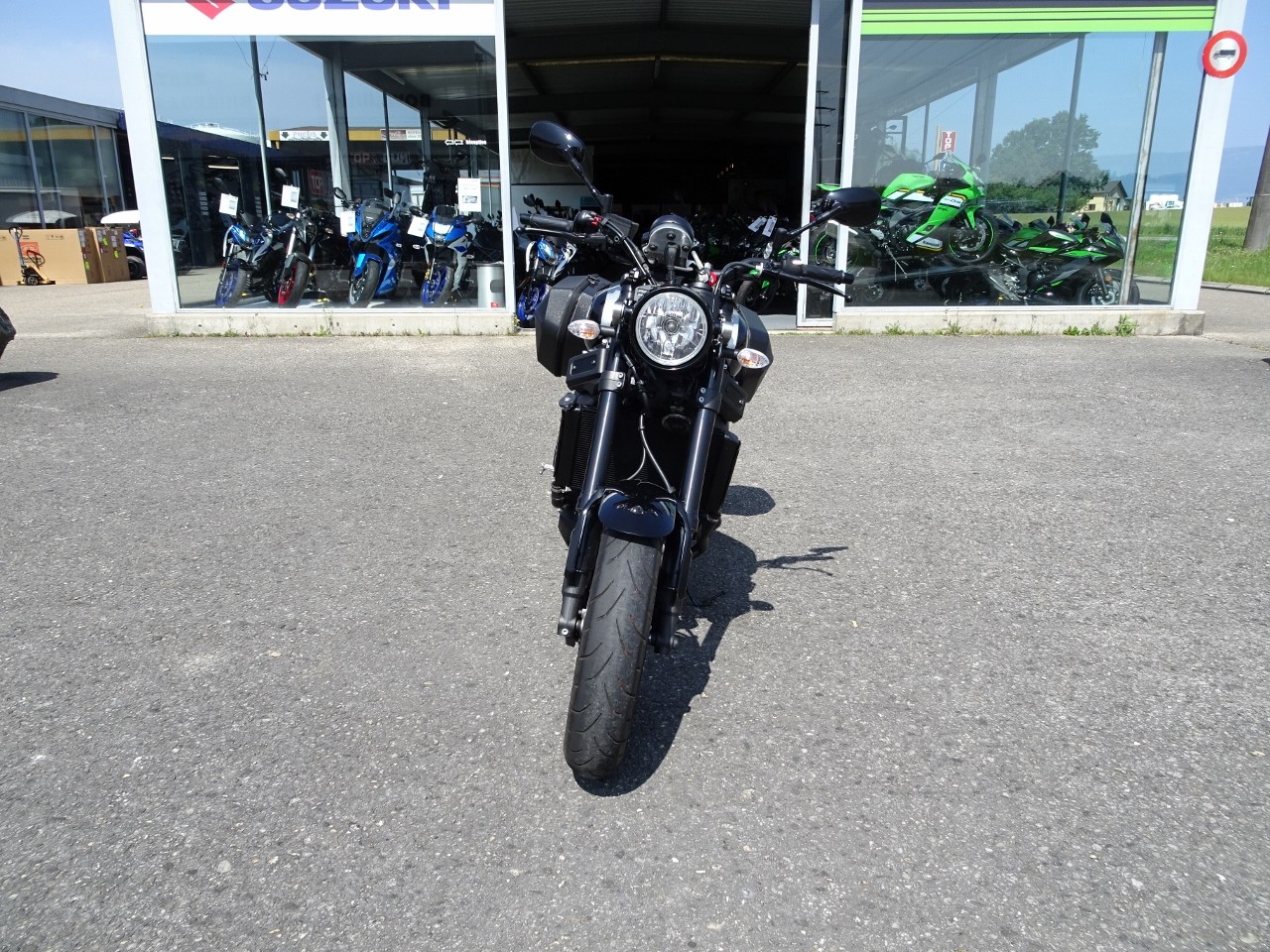YAMAHA XSR 900-showroom-element-2