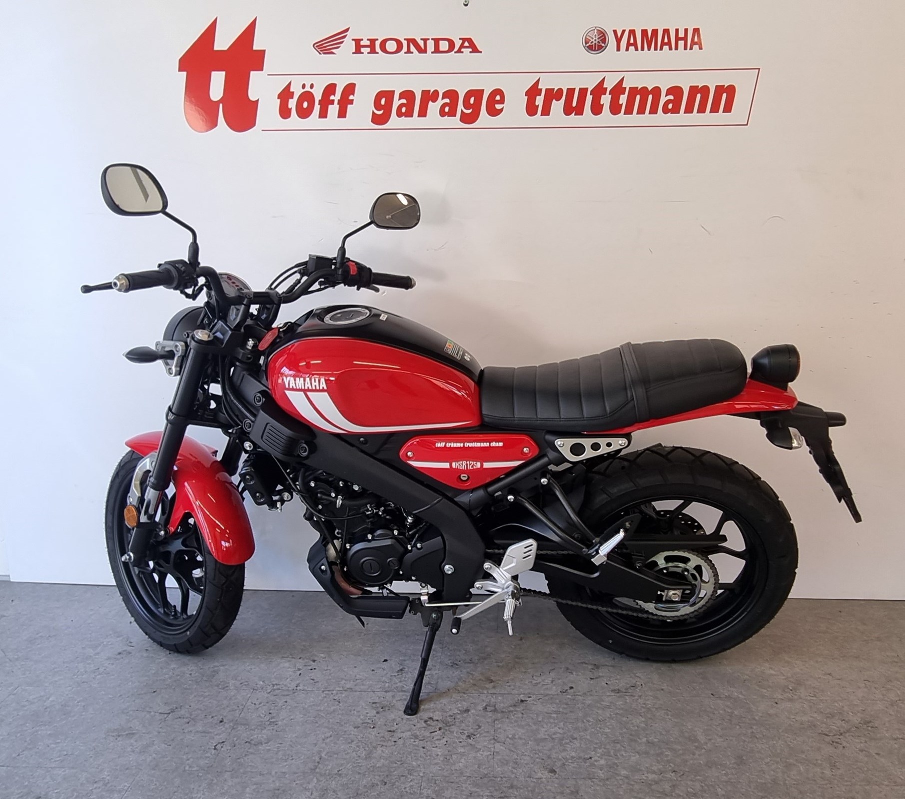 YAMAHA XSR 125-showroom-element-1