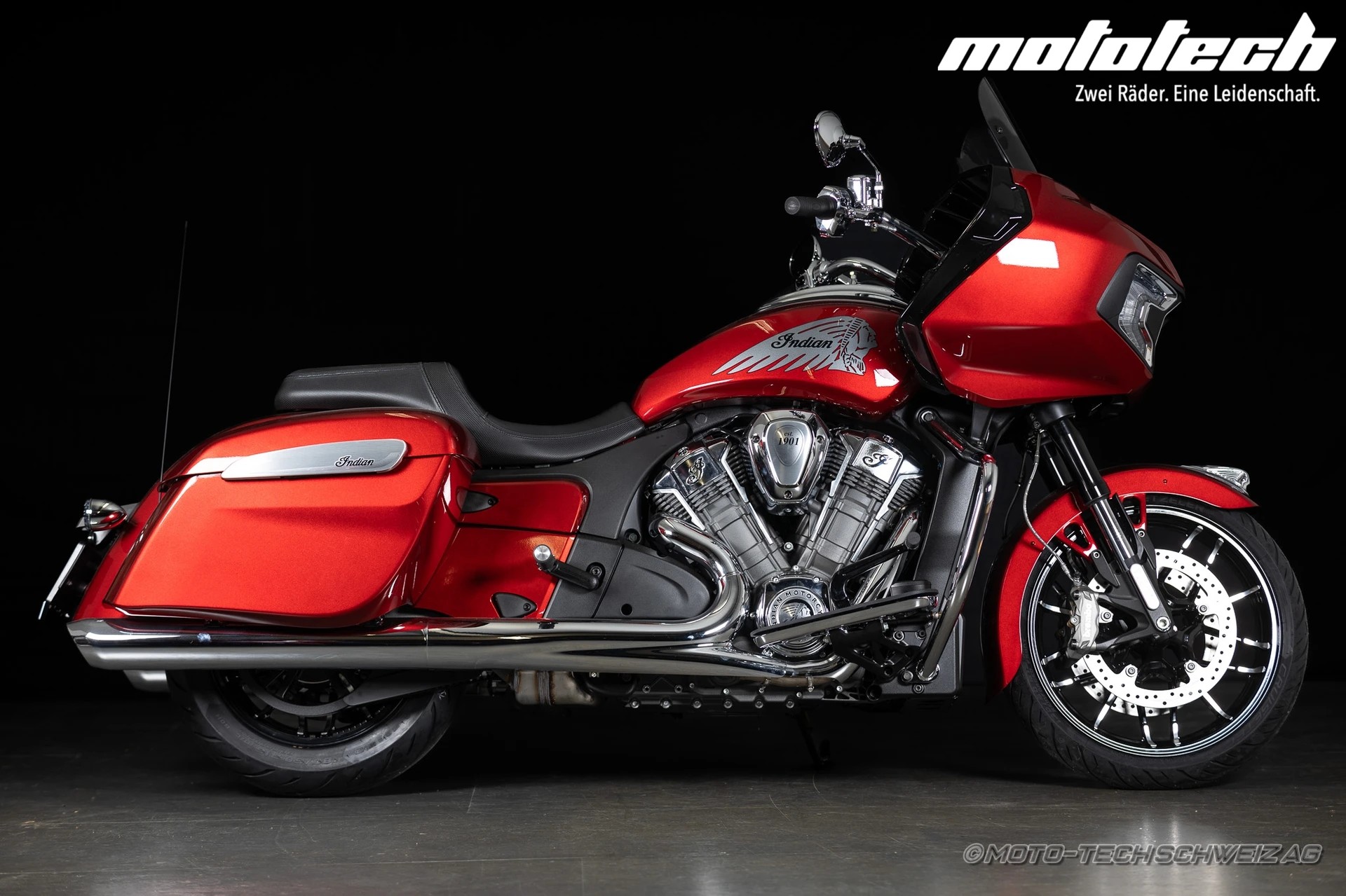 INDIAN Challenger Limited-showroom-element-1