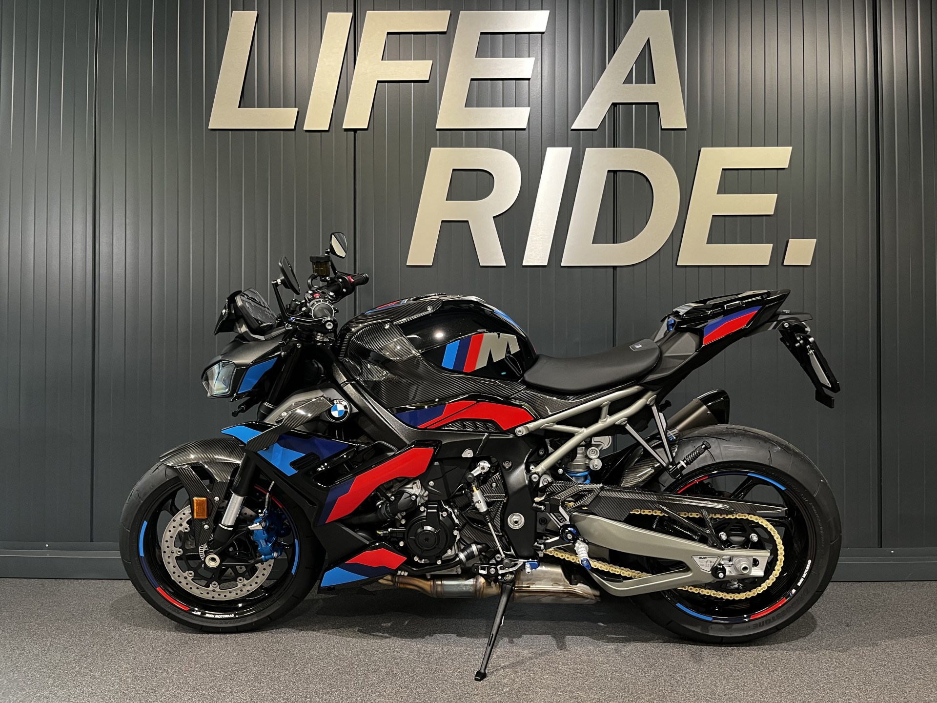 BMW M 1000 R Competition-showroom-element-2