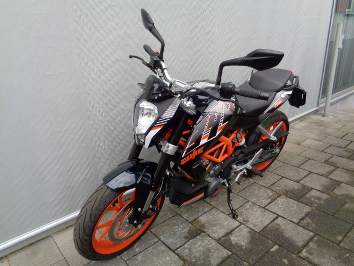 KTM 390 DUKE-image-1