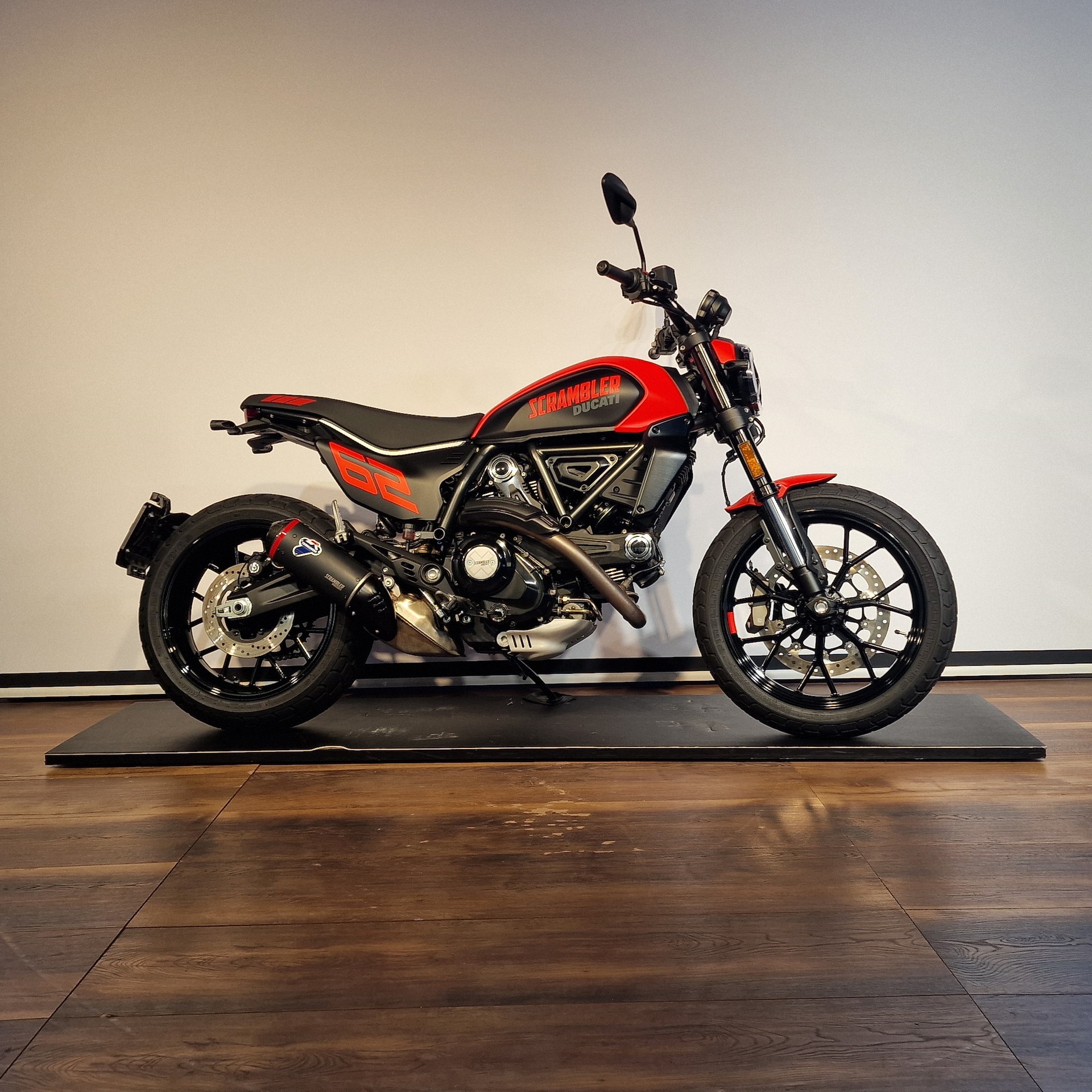 DUCATI Scrambler 803 Full Throttle-showroom-element-1