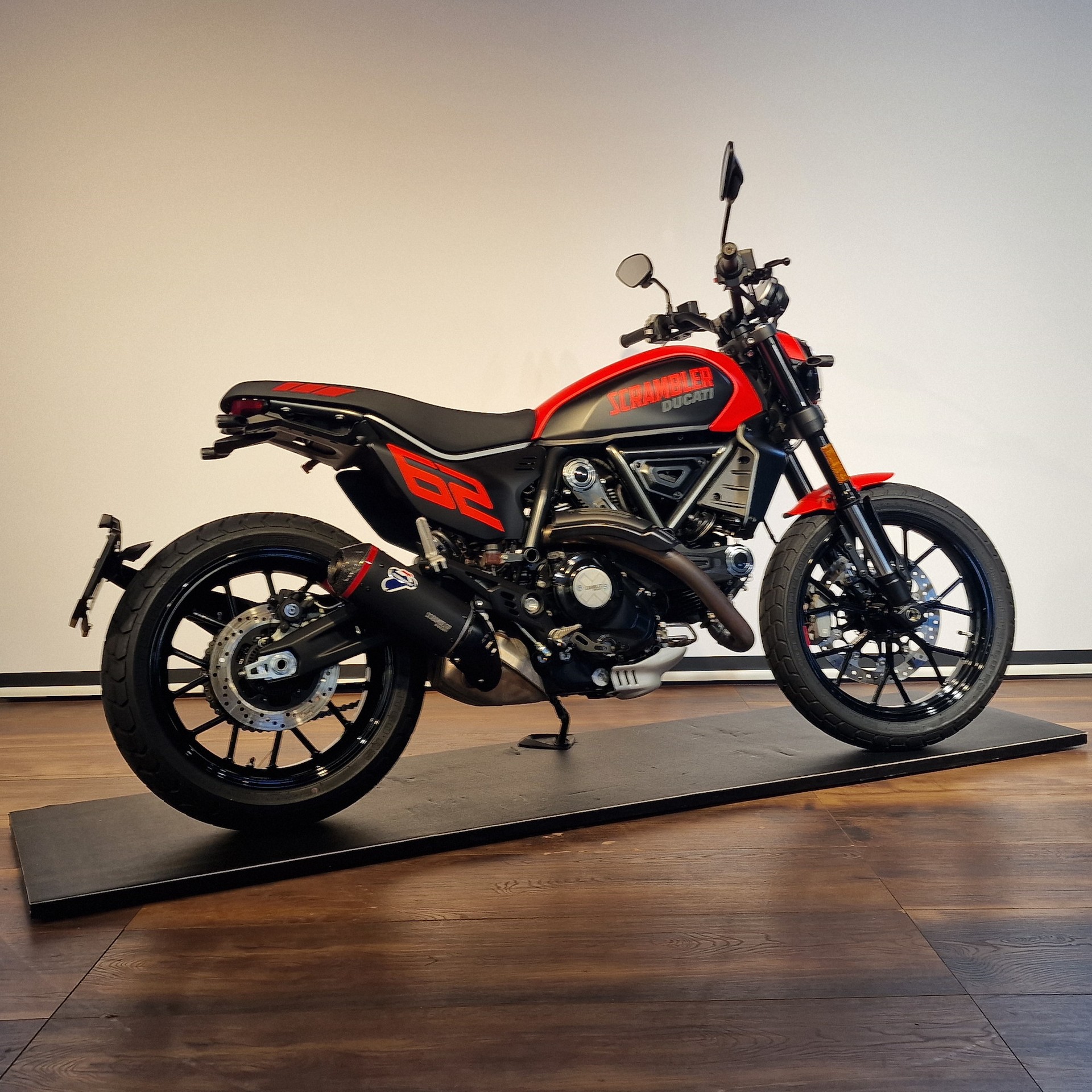 DUCATI Scrambler 803 Full Throttle-showroom-element-2