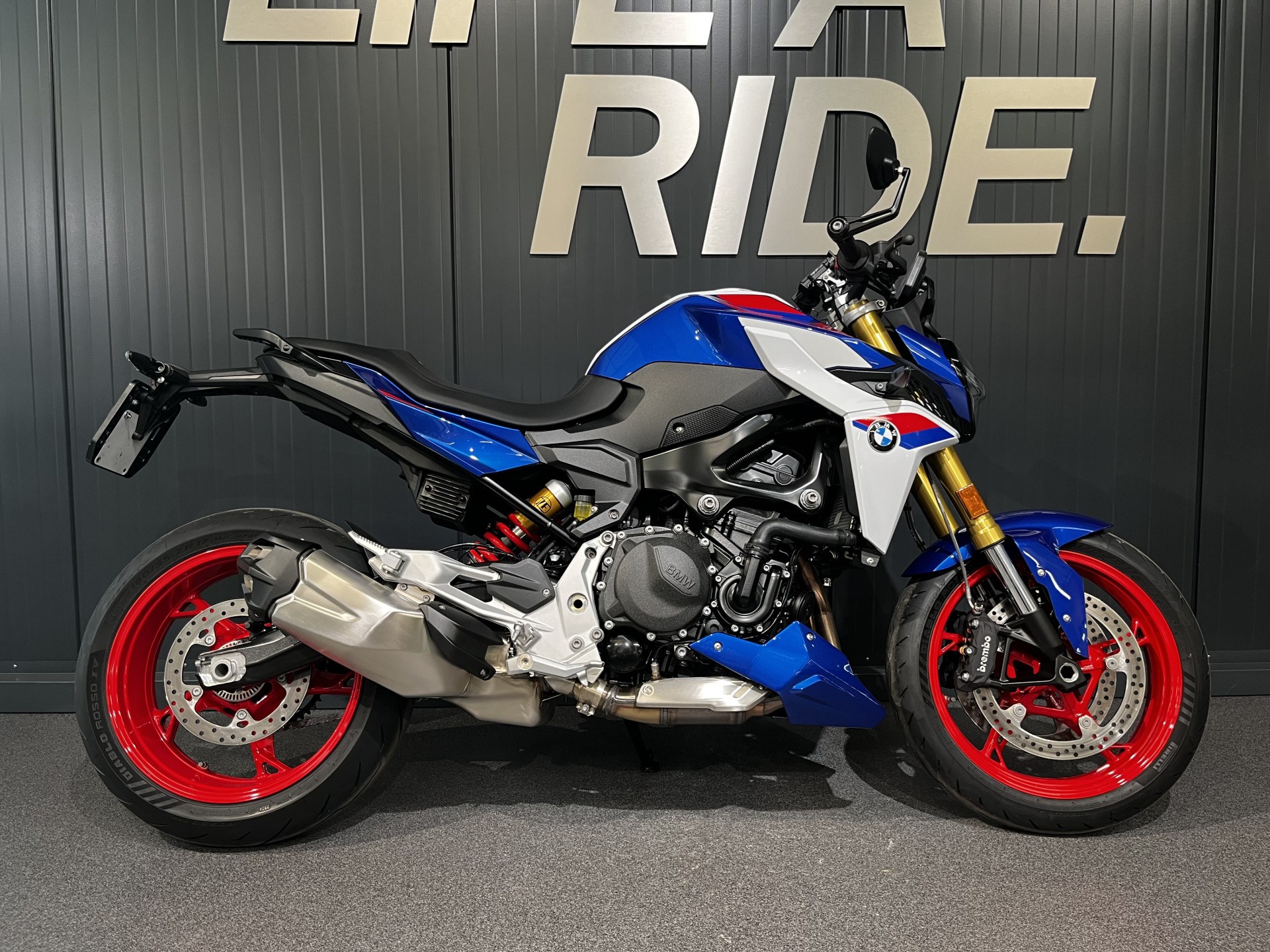 BMW F 900 R Sport