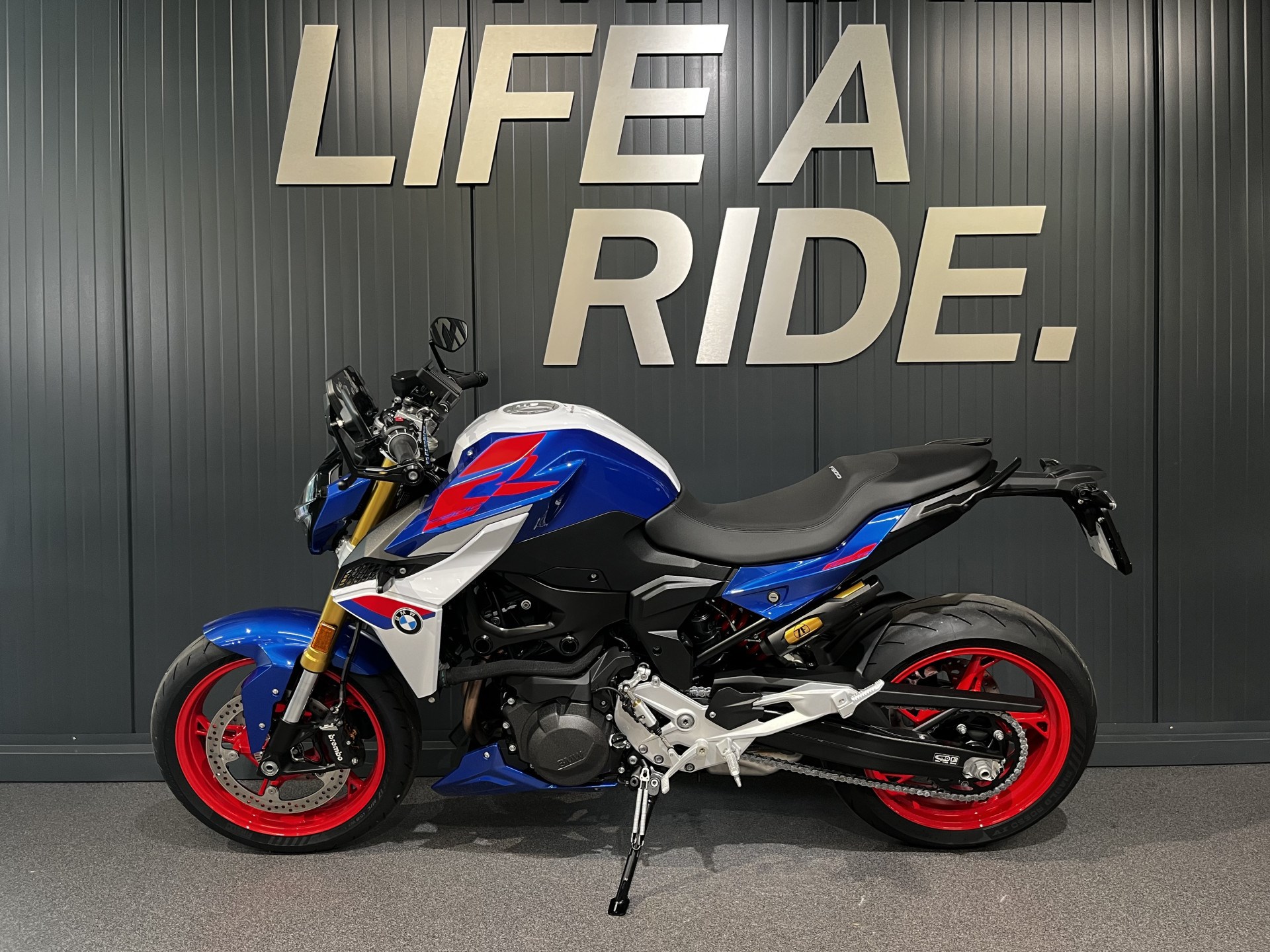 BMW F 900 R Sport-showroom-element-2