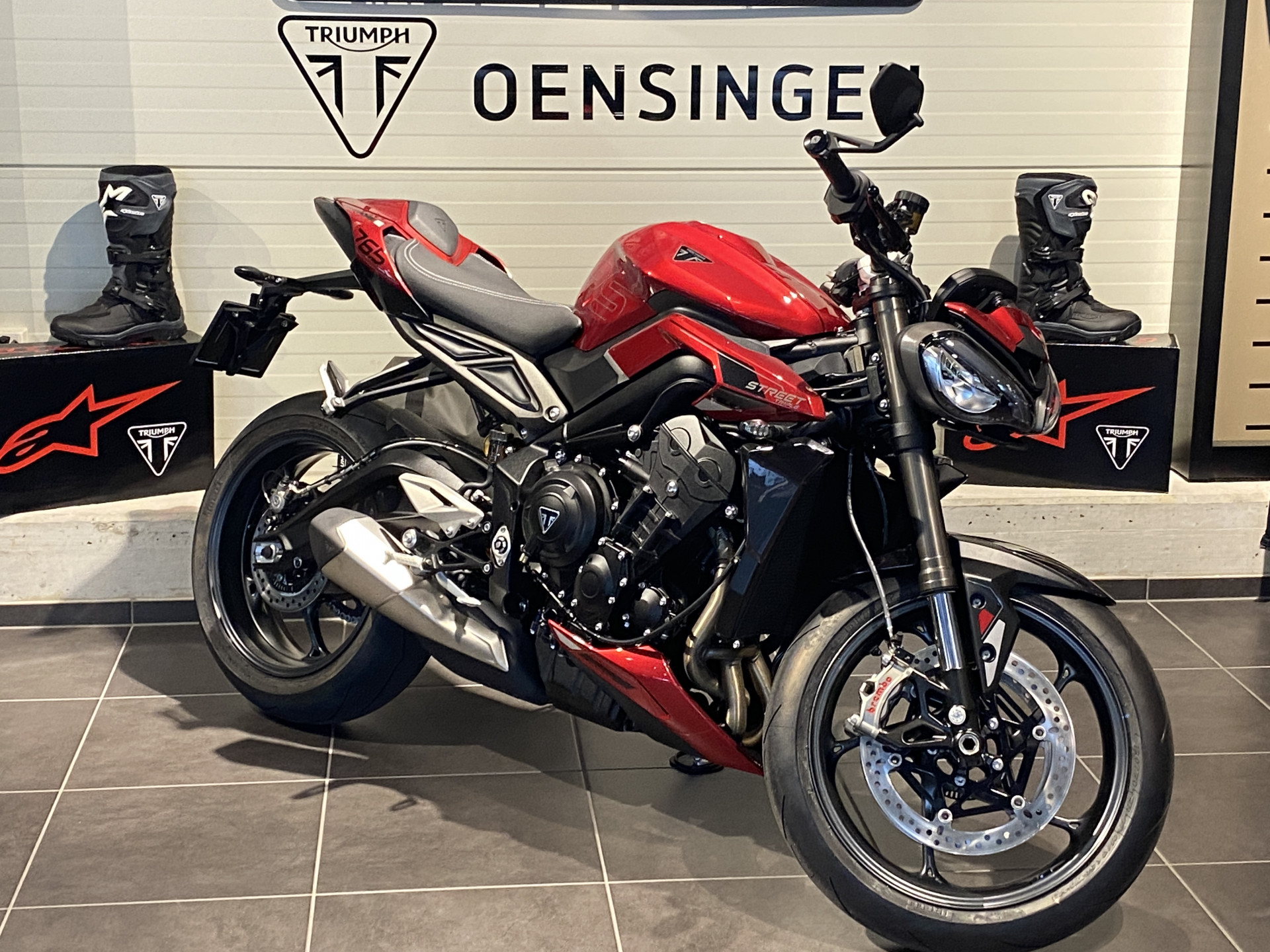TRIUMPH Street Triple 765 RS "LEASING 1.9% ODER KUNDENVORTEIL VON CHF 765.-"-showroom-element-2