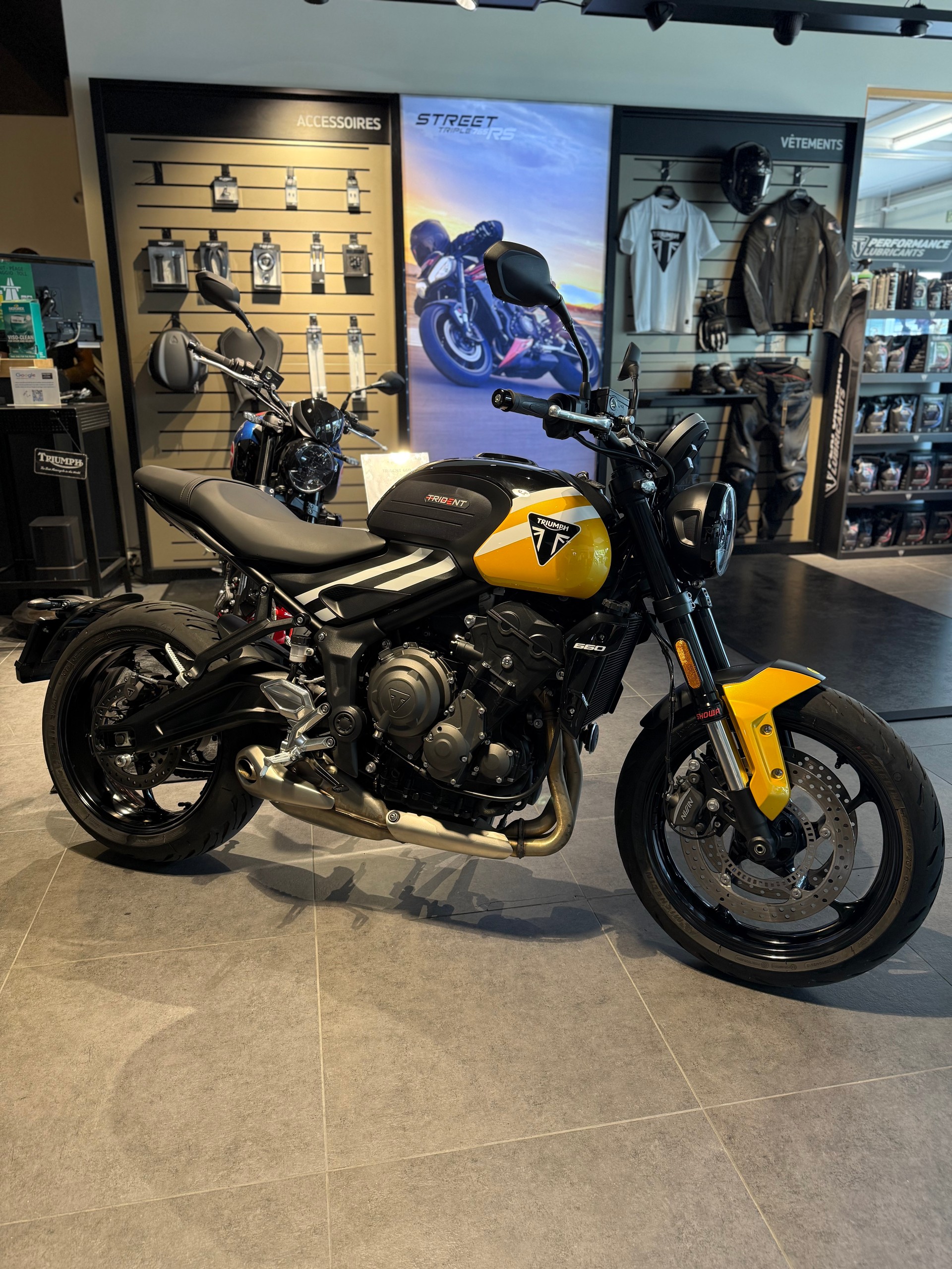 TRIUMPH Trident 660-showroom-element-3