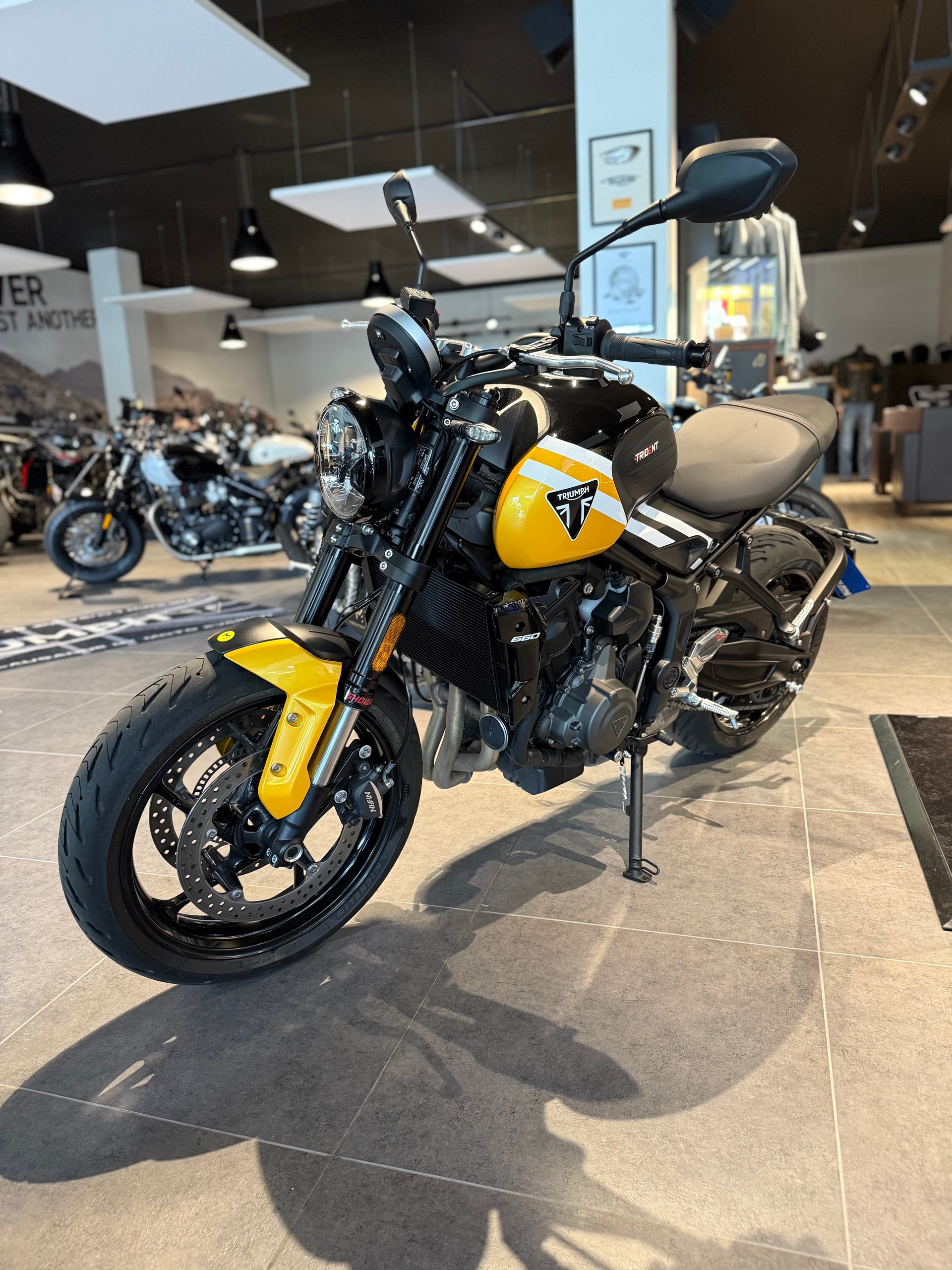 TRIUMPH Trident 660-showroom-element-1