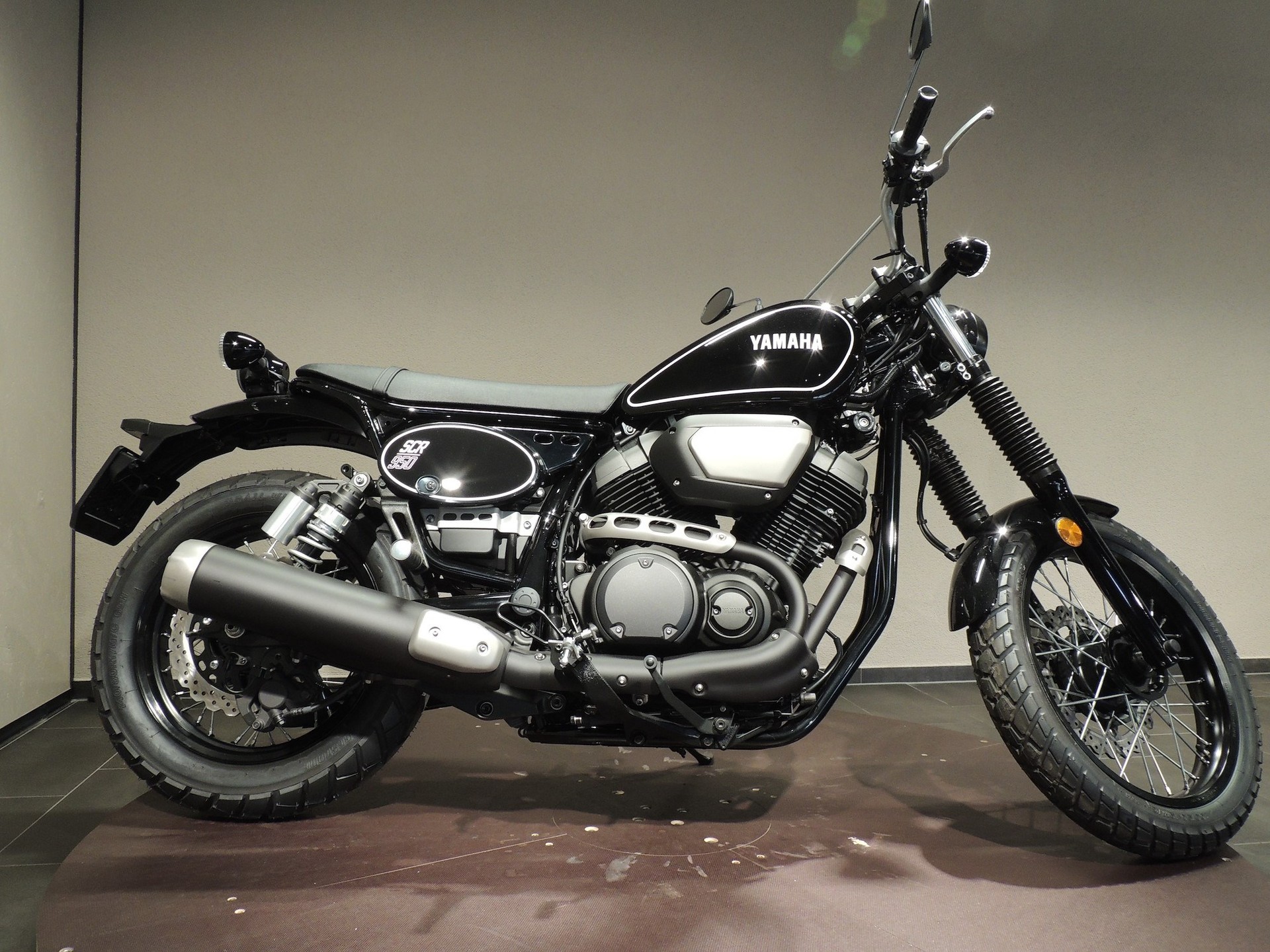 YAMAHA SCR 950 ABS