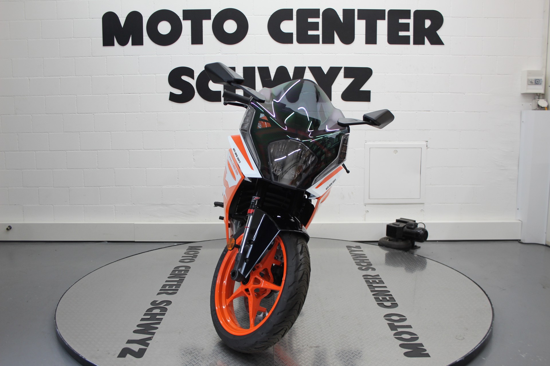 KTM RC 125 ABS-showroom-element-2