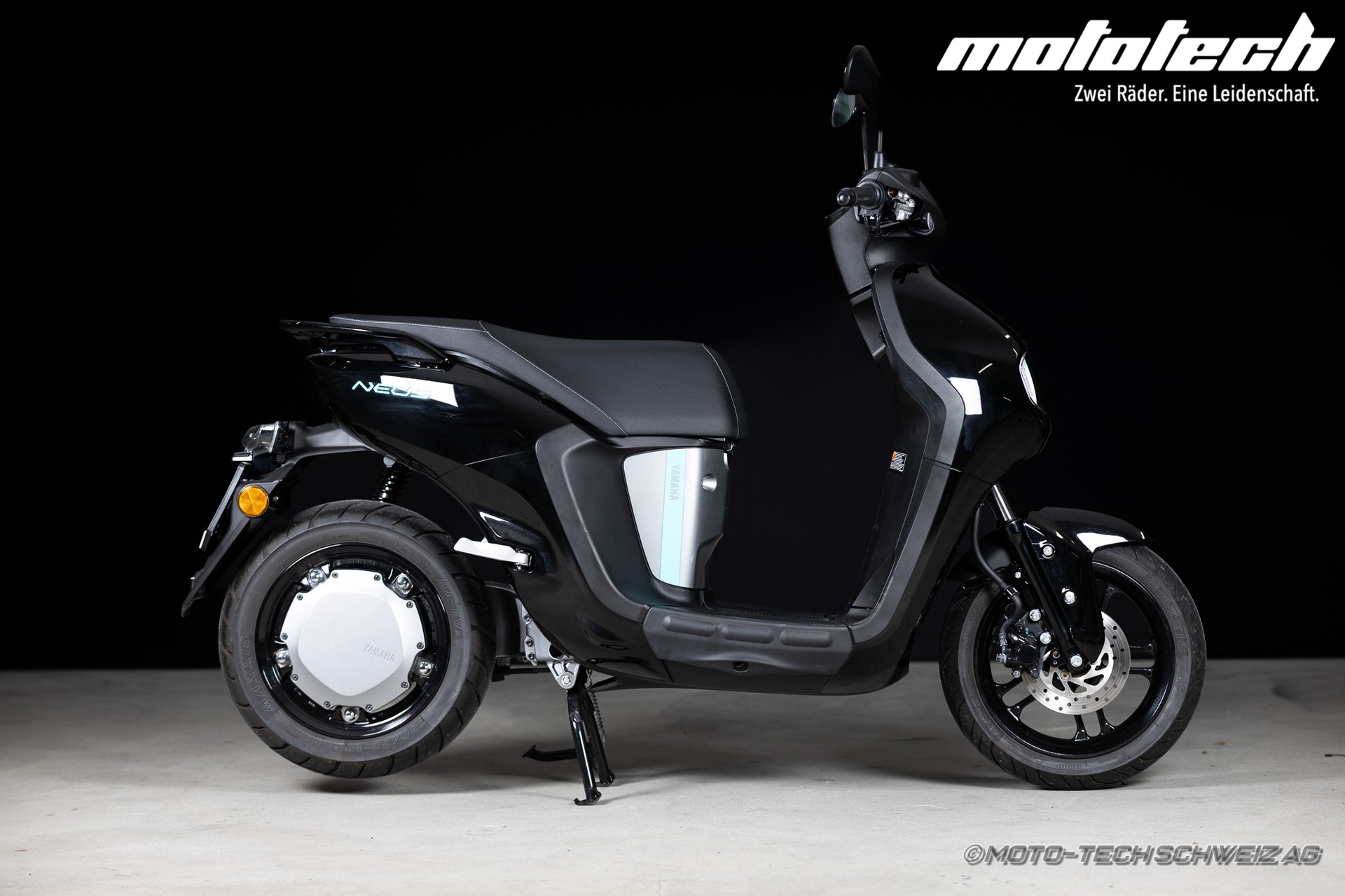 YAMAHA NEO'S EV-showroom-element-1