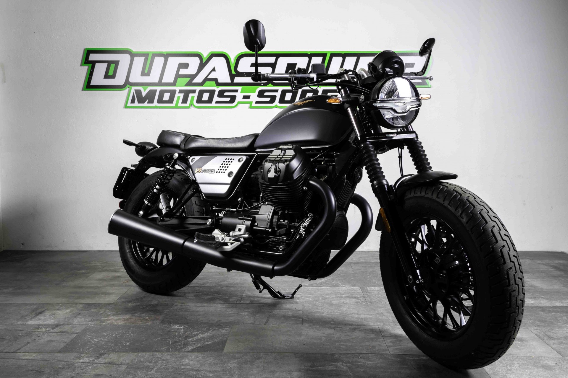 MOTO GUZZI V9 Bobber Special Edition-showroom-element-2