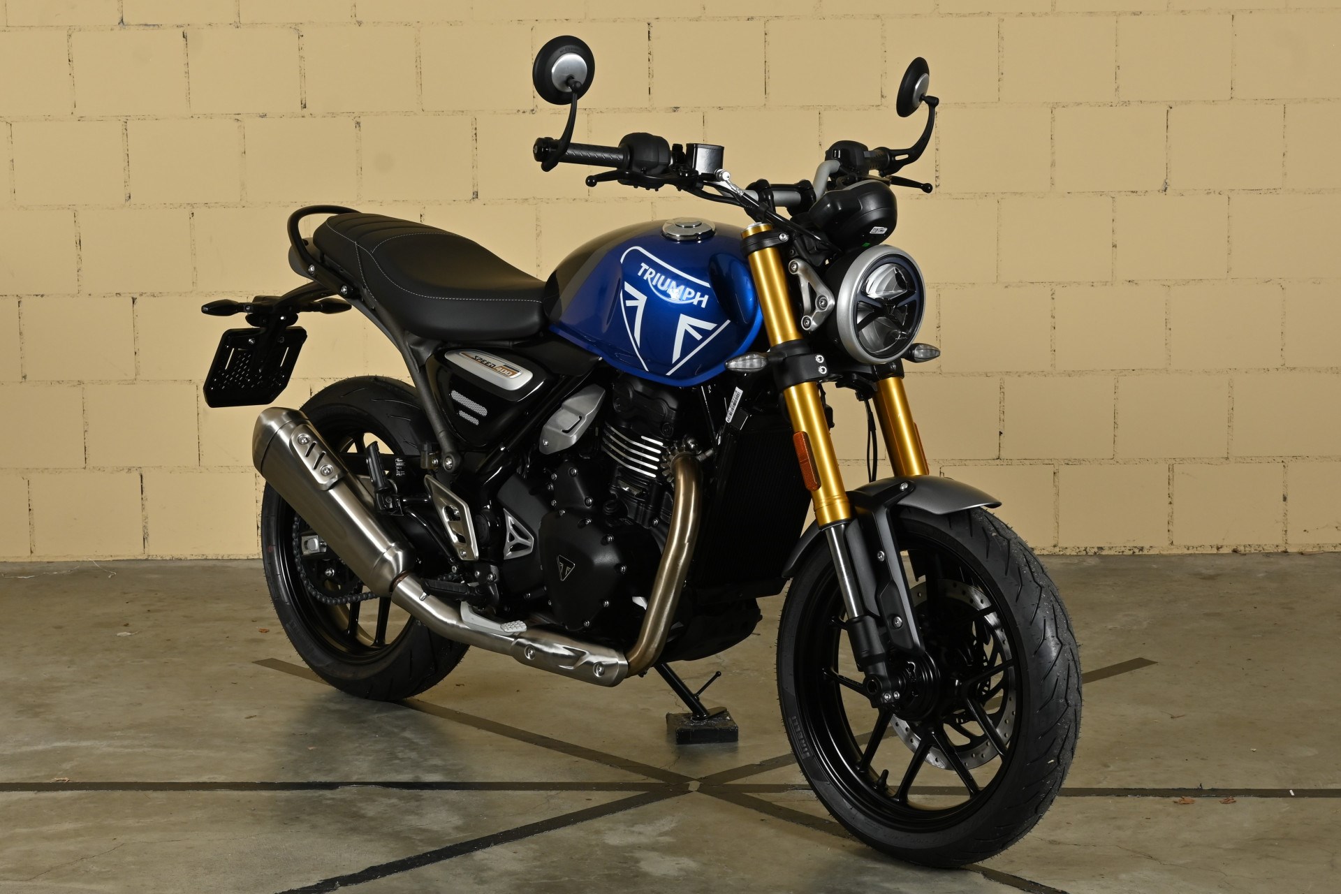 TRIUMPH Speed 400-showroom-element-1