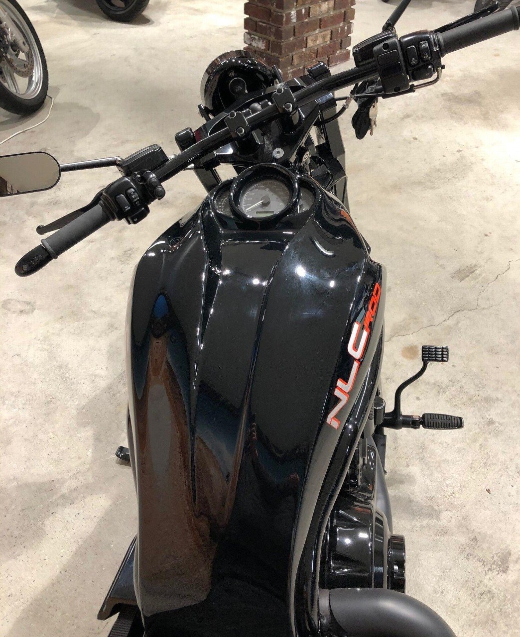 HARLEY-DAVIDSON VRSCDX 1250 V-Rod Night Rod Special-showroom-element-3