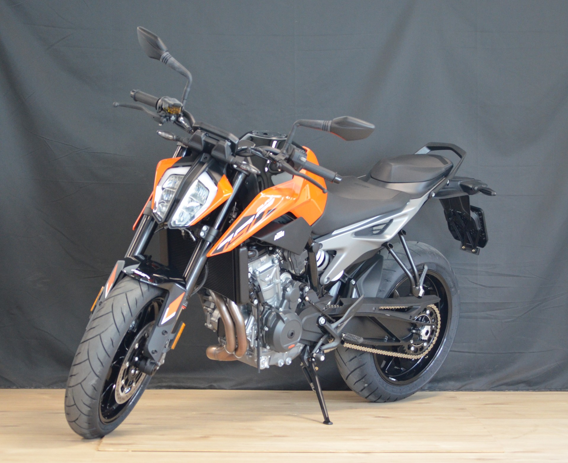 KTM 790 Duke-showroom-element-1