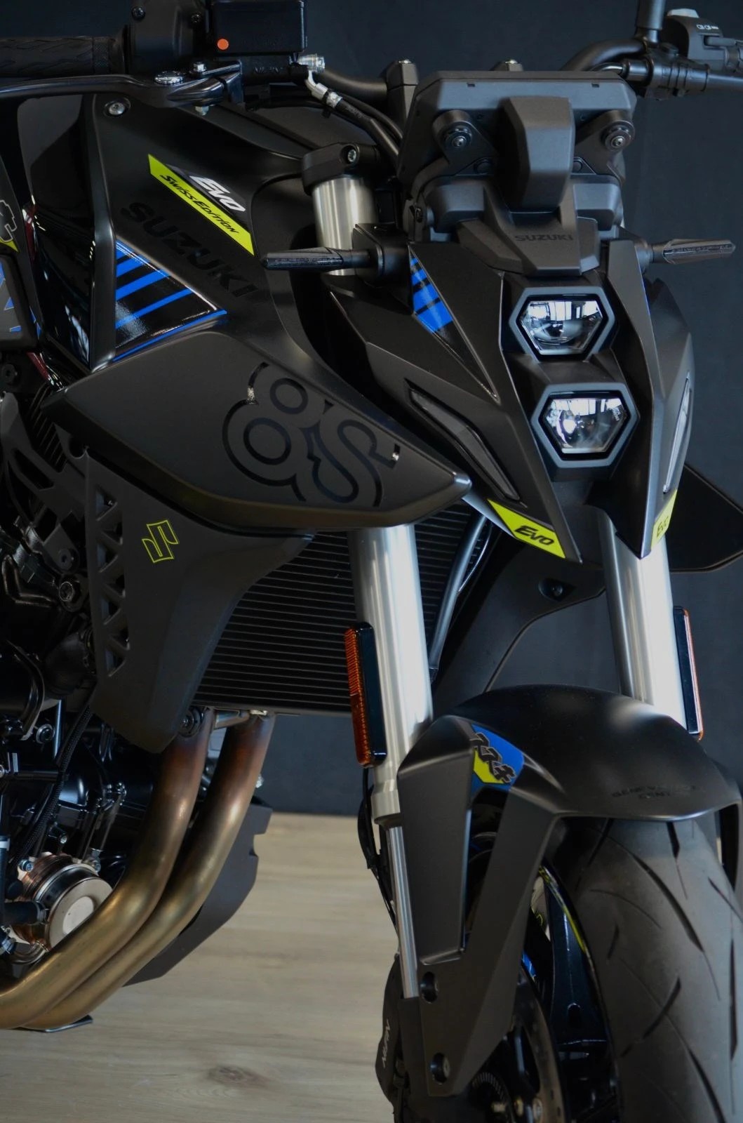 SUZUKI GSX 8 S EVO (35kW)-showroom-element-1
