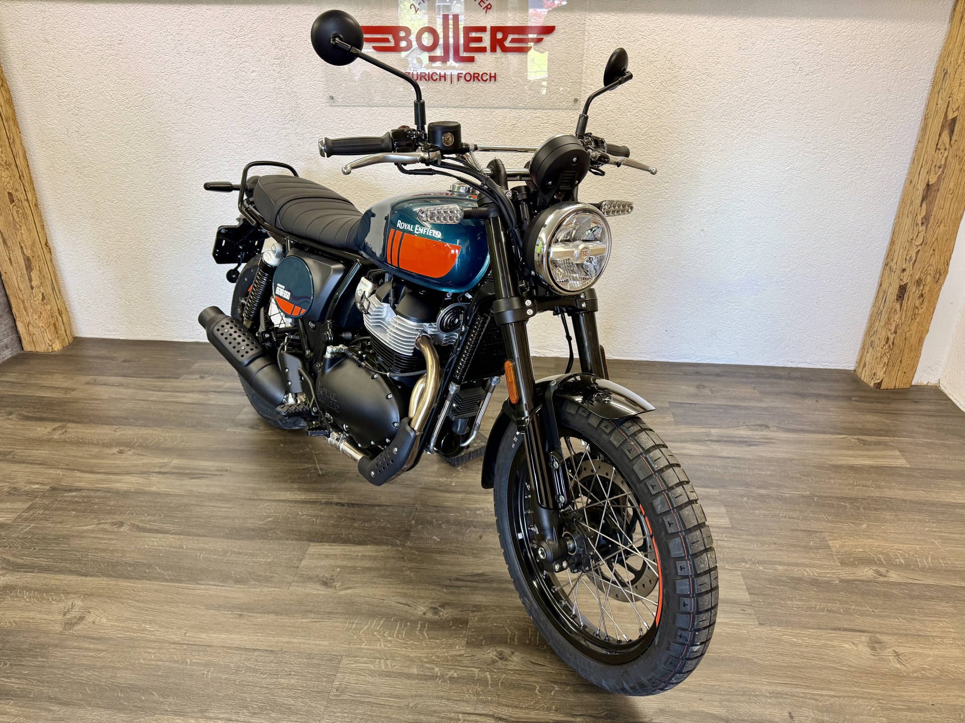 ROYAL ENFIELD BEAR 650-showroom-element-1