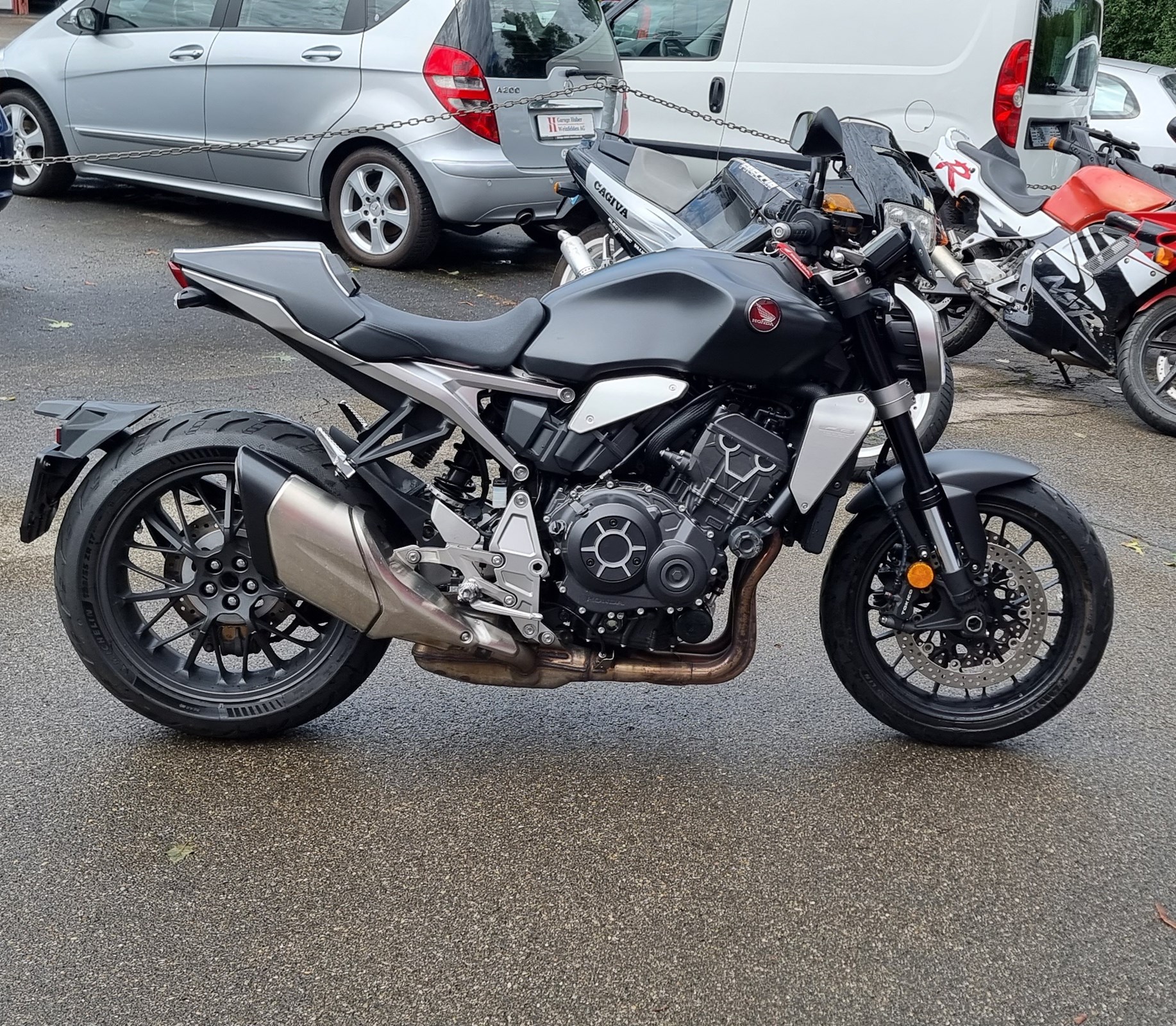HONDA CB 1000 R-showroom-element-1