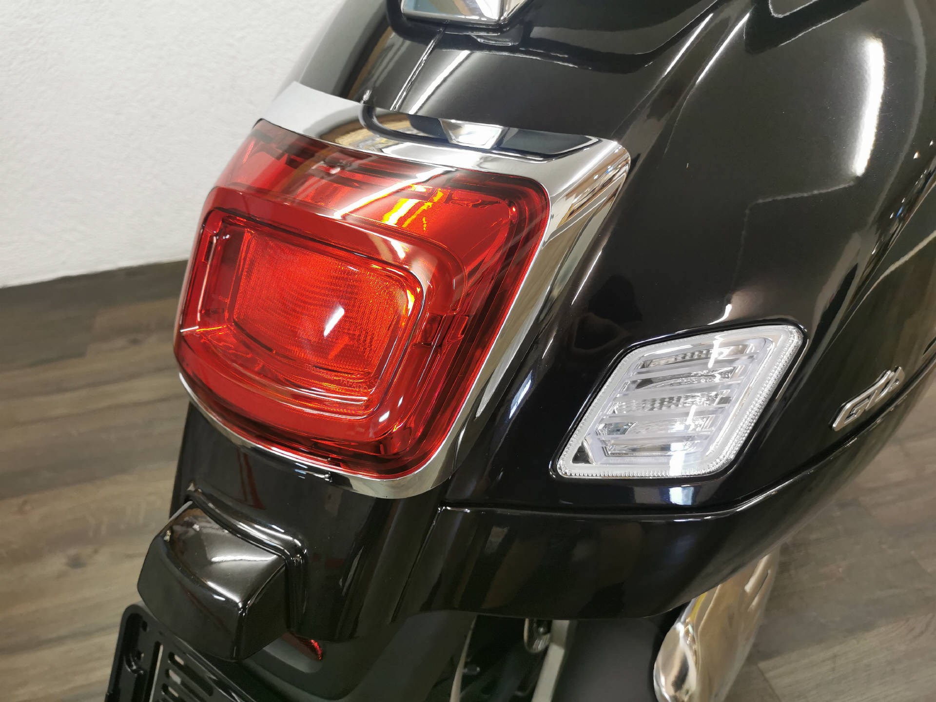 PIAGGIO Vespa GTS 125 Super ABS-showroom-element-3