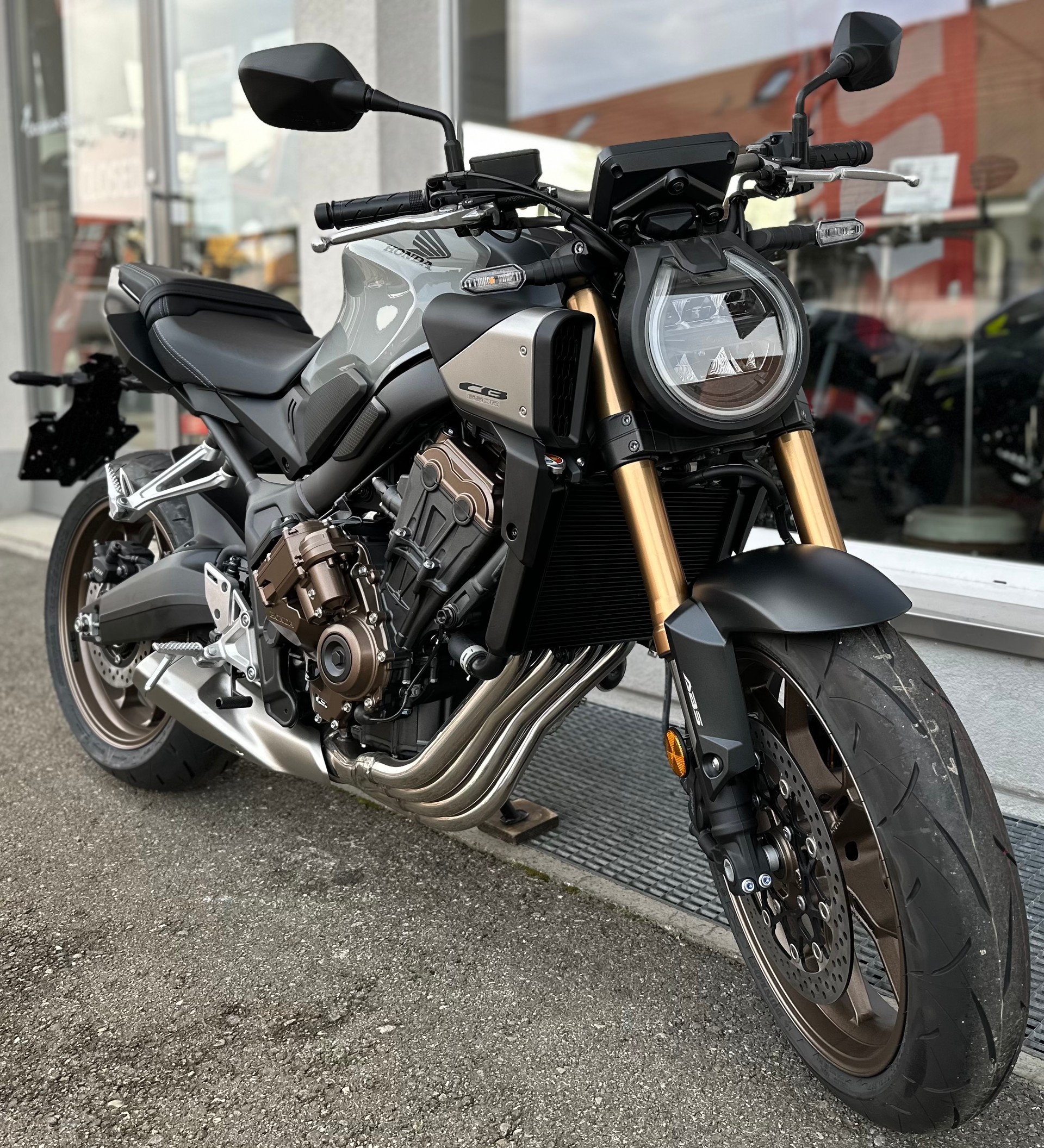 HONDA CB 650 R E-Clutch-showroom-element-2
