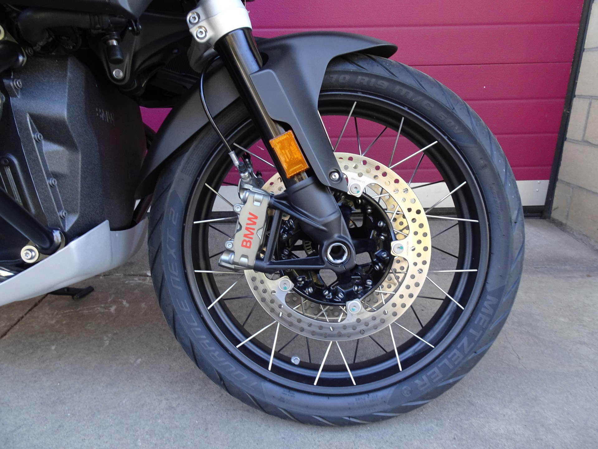 BMW R 1300 GS Adventure-showroom-element-1