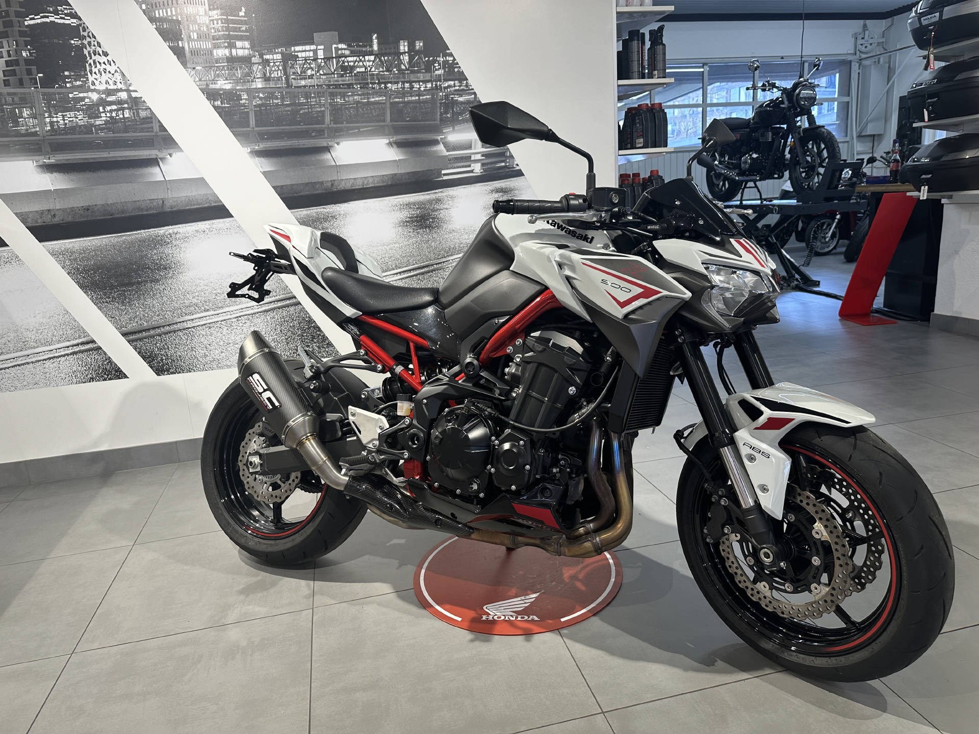 KAWASAKI Z 900-showroom-element-1