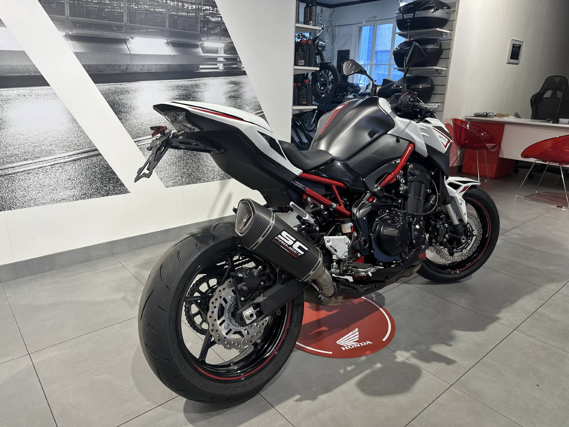 KAWASAKI Z 900-showroom-element-2