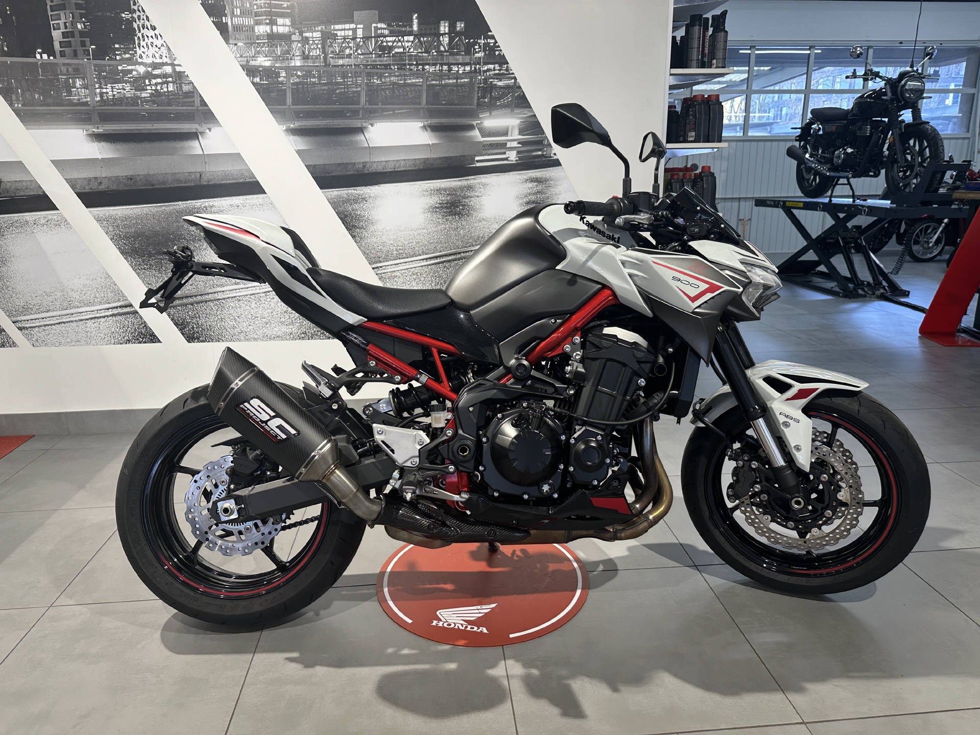 KAWASAKI Z 900-showroom-element-3