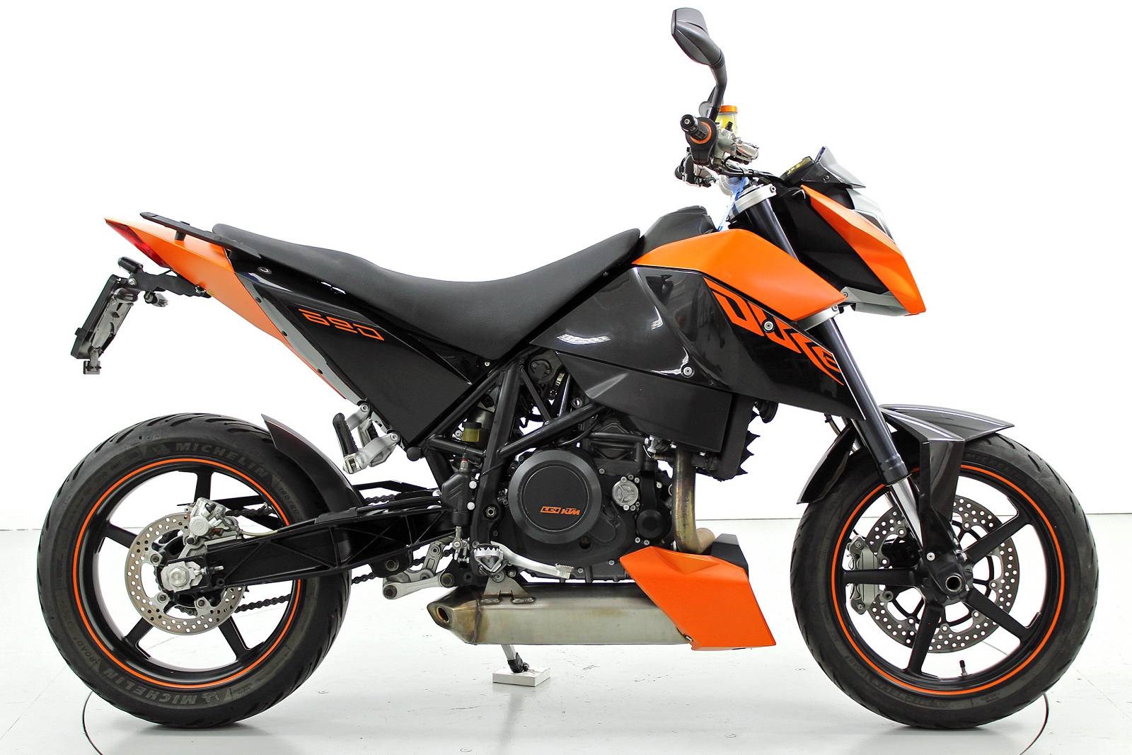 KTM Duke 690 ABS-showroom-element-3